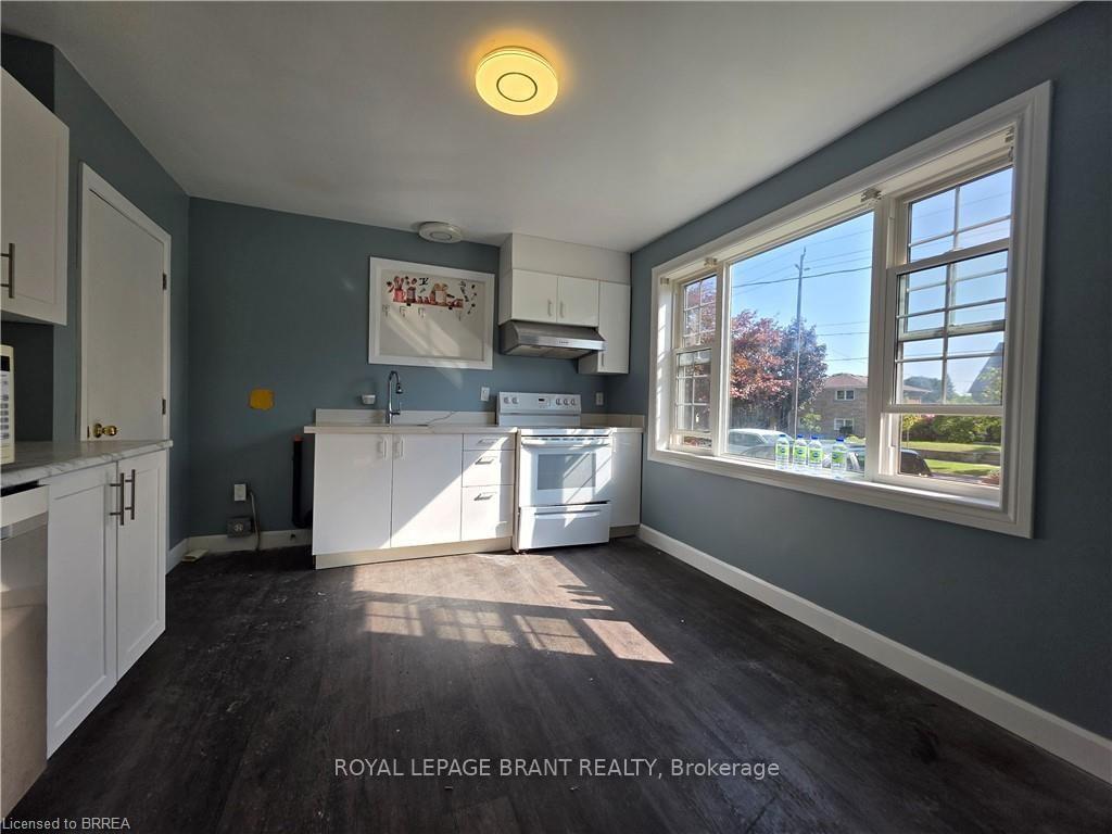 Photo 12 of 32 Forest Road, Brantford, Echo Place — HOMEH