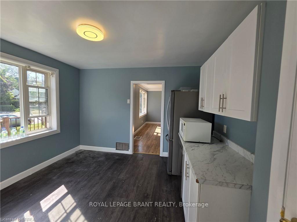 Photo 14 of 32 Forest Road, Brantford, Echo Place — HOMEH