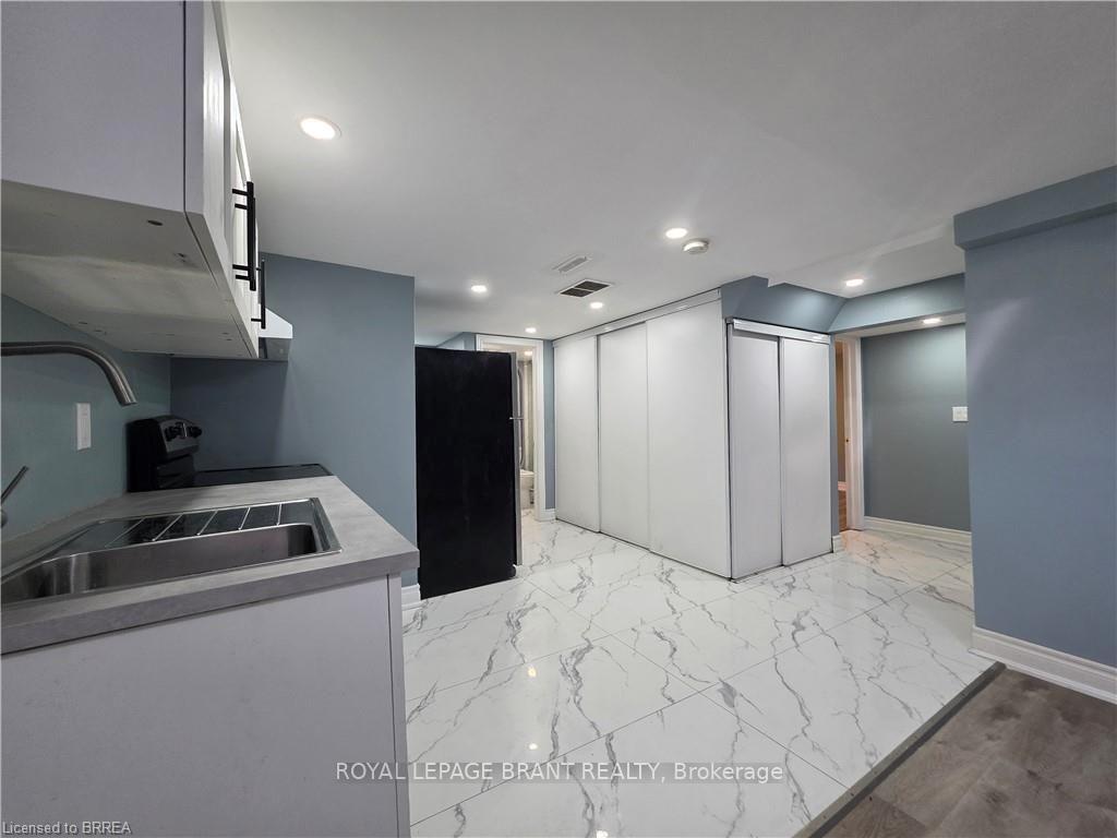 Photo 17 of 32 Forest Road, Brantford, Echo Place — HOMEH