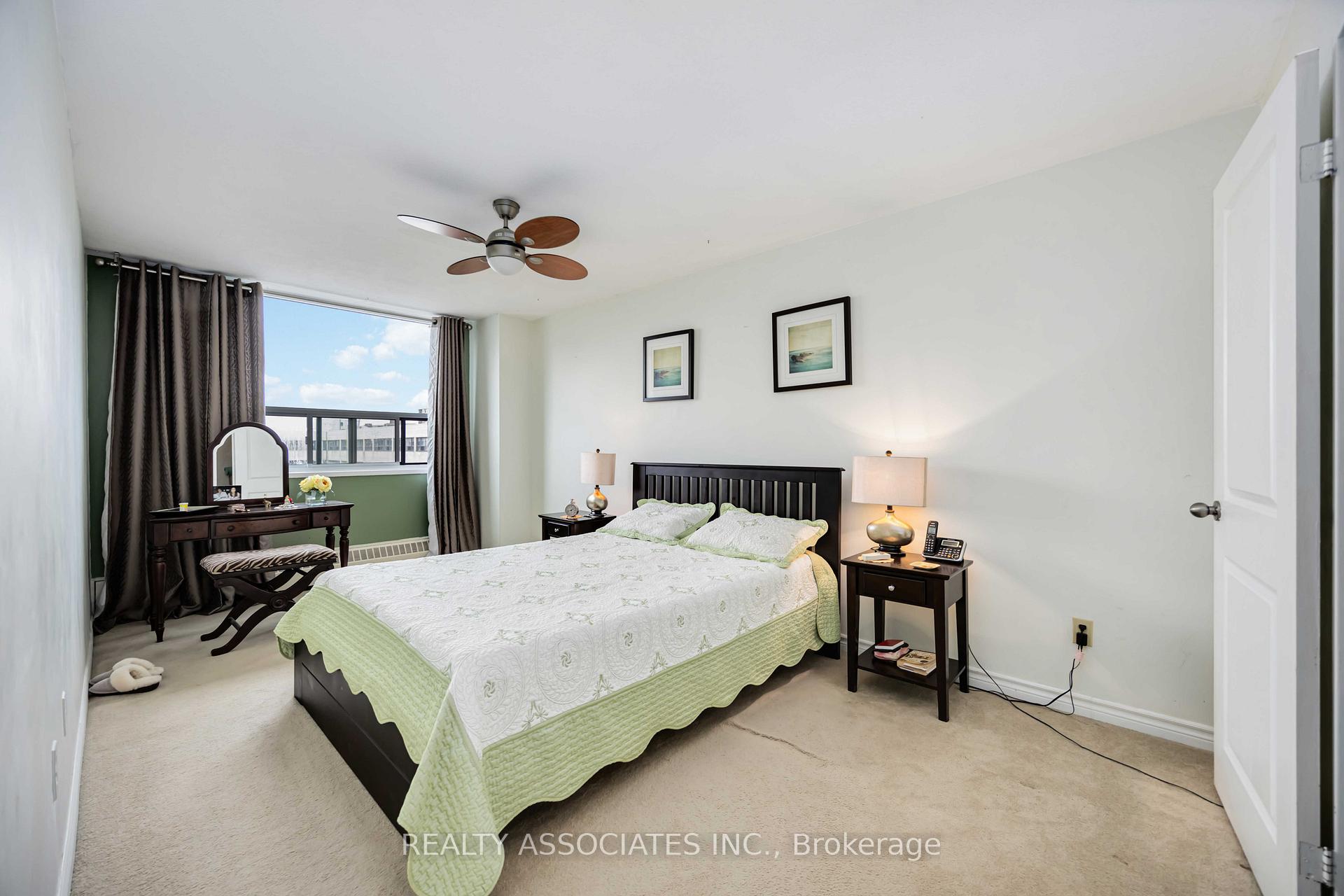 Photo 3 of Unit 811, 180 Markham Road, Scarborough, Scarborough Village — HOMEH