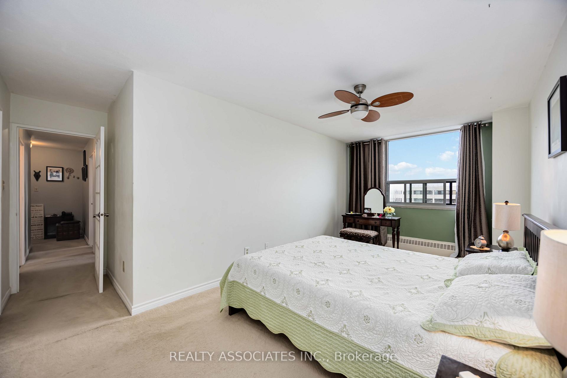 Photo 5 of Unit 811, 180 Markham Road, Scarborough, Scarborough Village — HOMEH