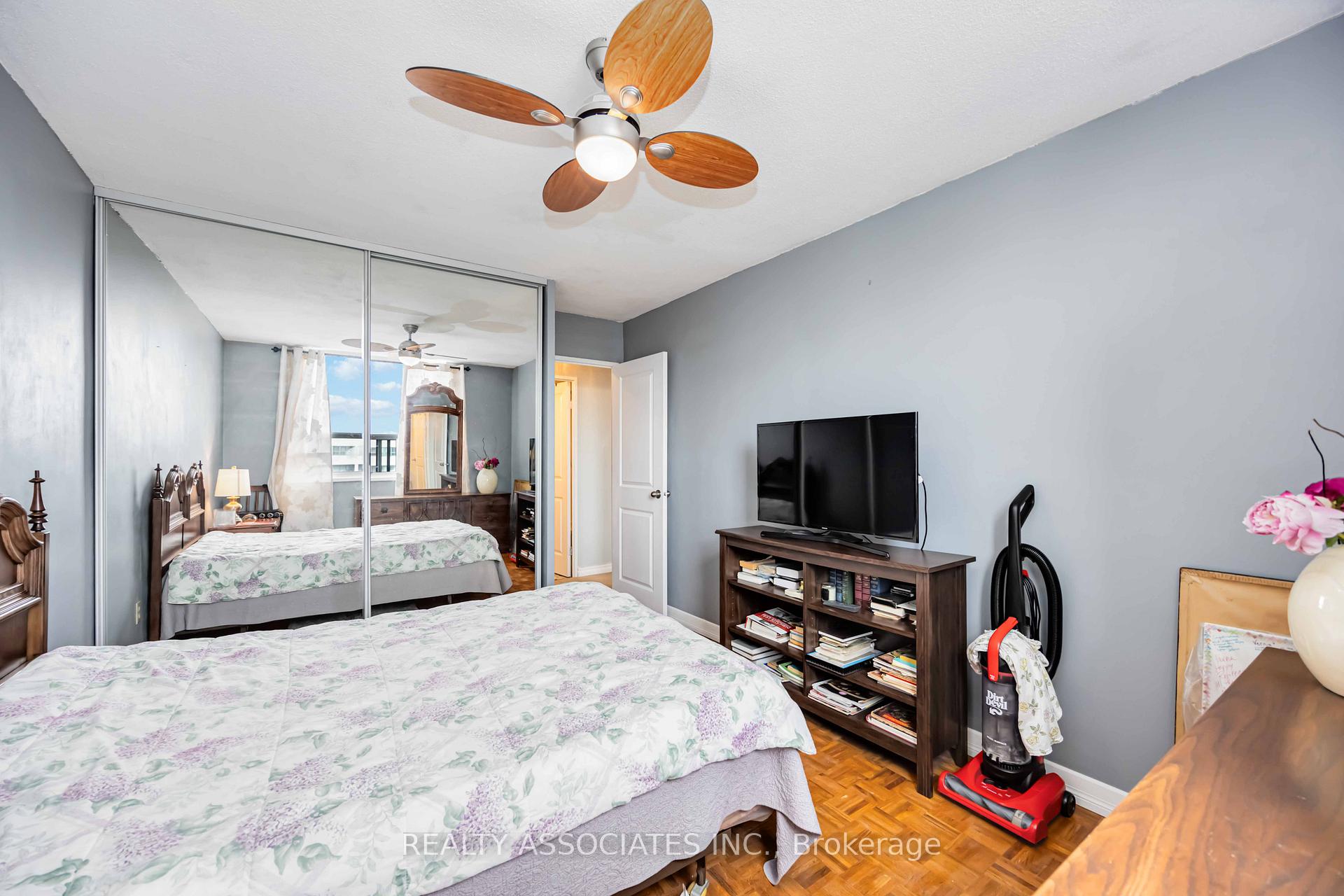 Photo 10 of Unit 811, 180 Markham Road, Scarborough, Scarborough Village — HOMEH