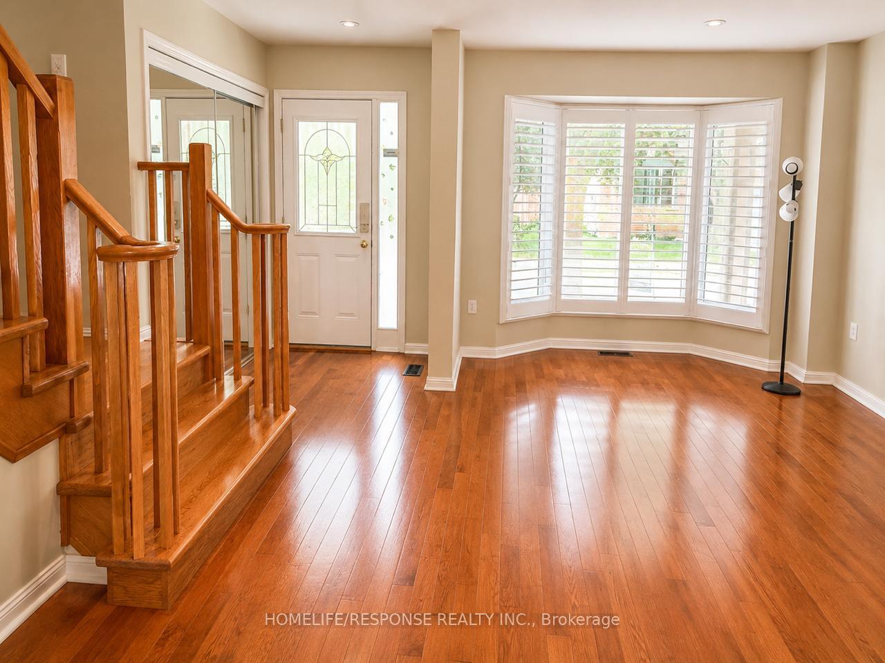 Photo 2 of 5156 Oakley Drive, Burlington, Orchard — HOMEH