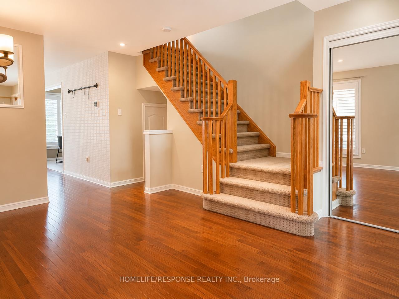Photo 3 of 5156 Oakley Drive, Burlington, Orchard — HOMEH