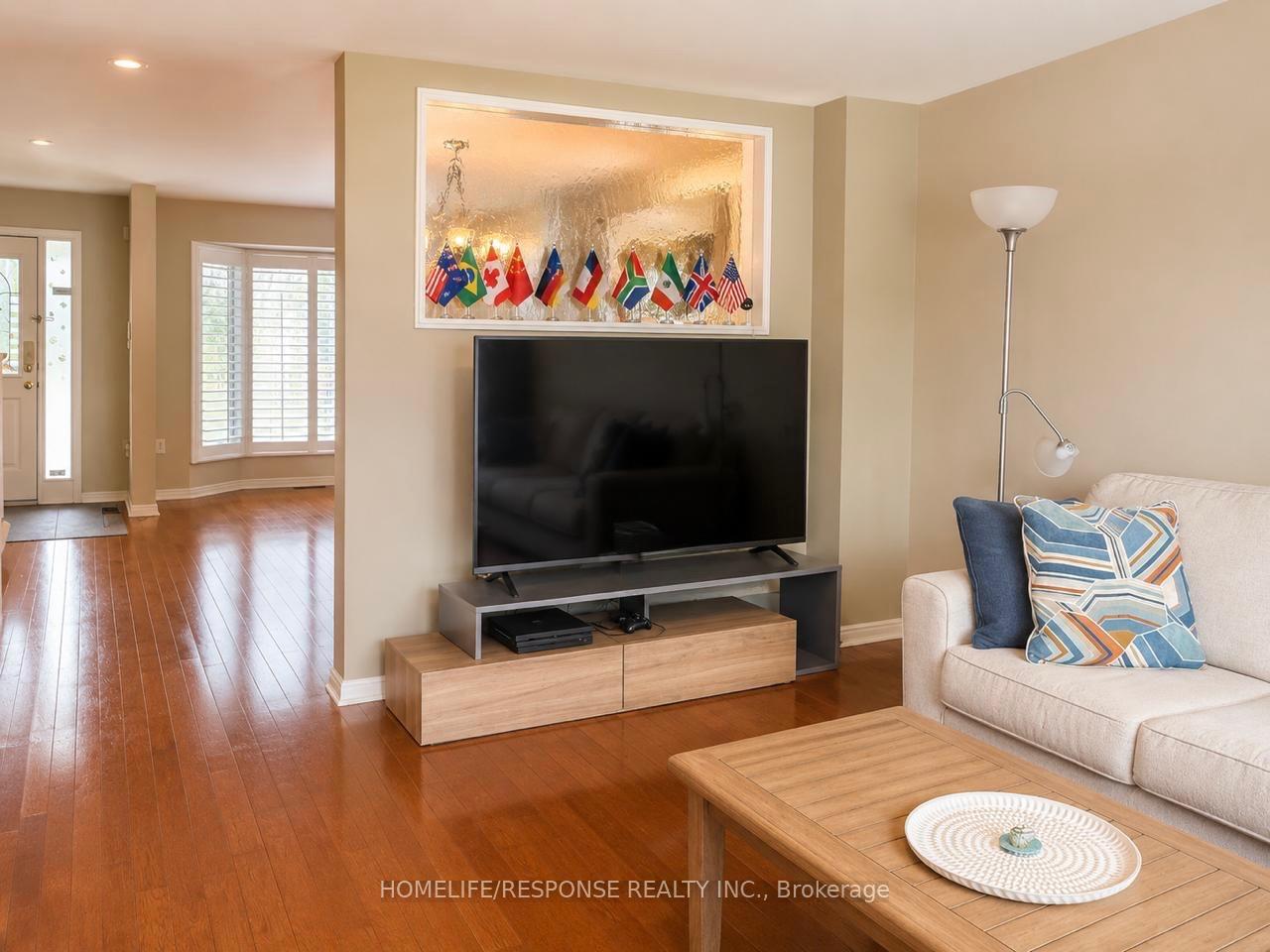 Photo 4 of 5156 Oakley Drive, Burlington, Orchard — HOMEH