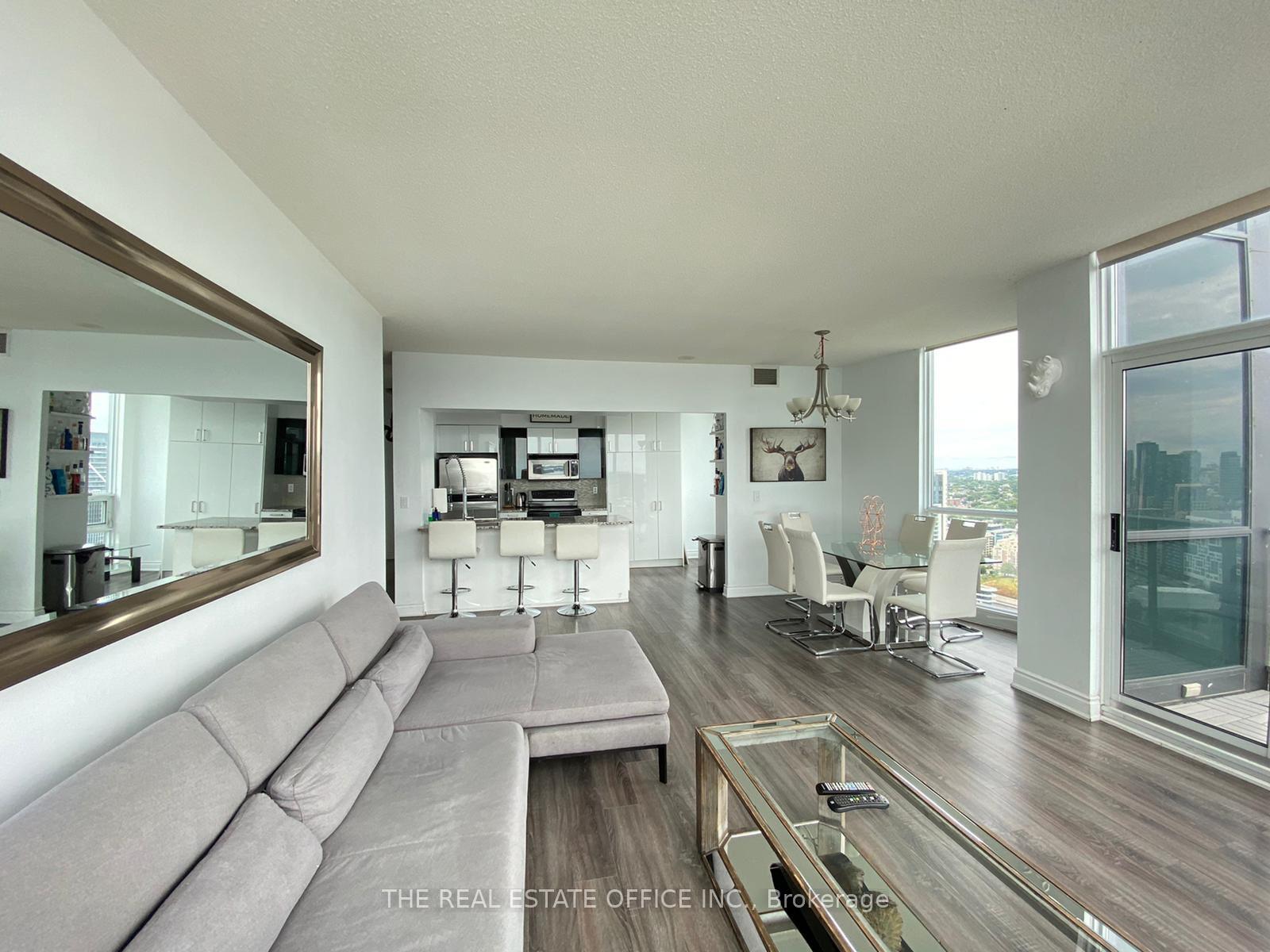 Photo 4 of Unit UPH 2, 219 Fort York Boulevard, Toronto, Niagara — HOMEH