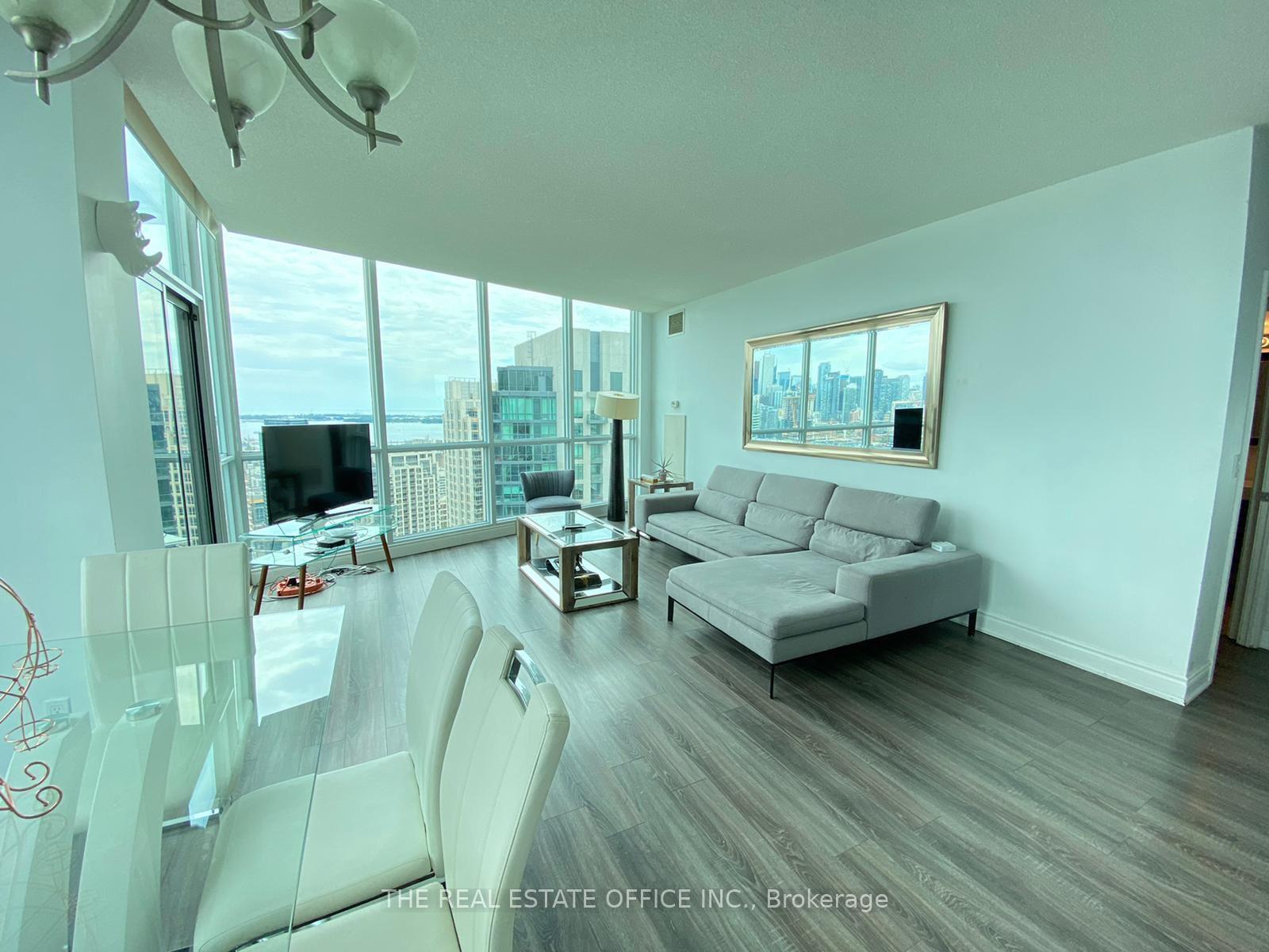 Photo 6 of Unit UPH 2, 219 Fort York Boulevard, Toronto, Niagara — HOMEH
