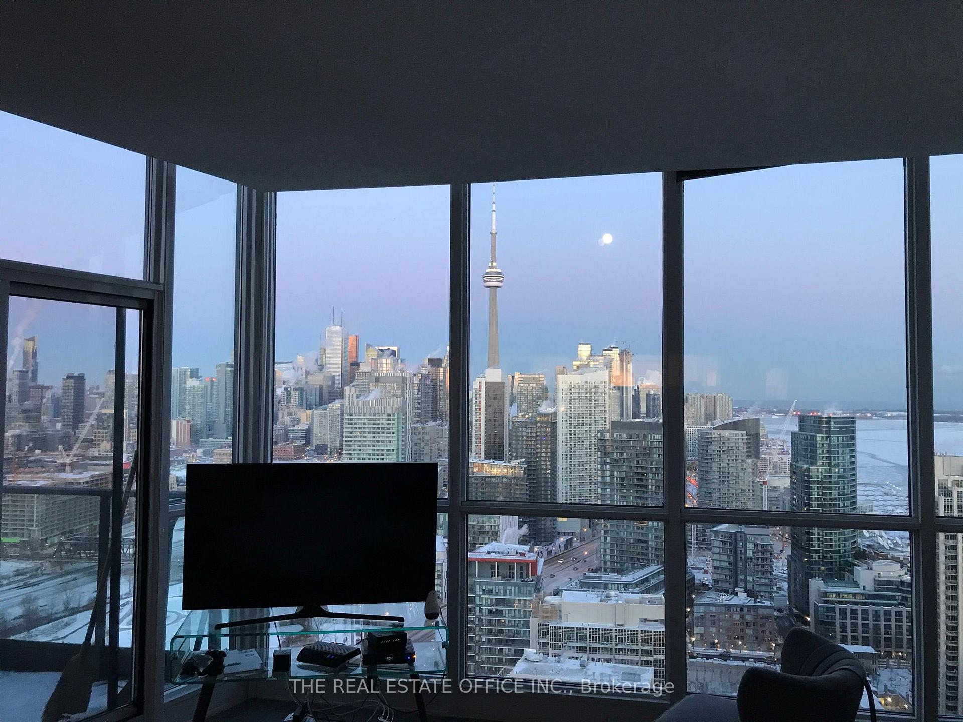 Photo 7 of Unit UPH 2, 219 Fort York Boulevard, Toronto, Niagara — HOMEH