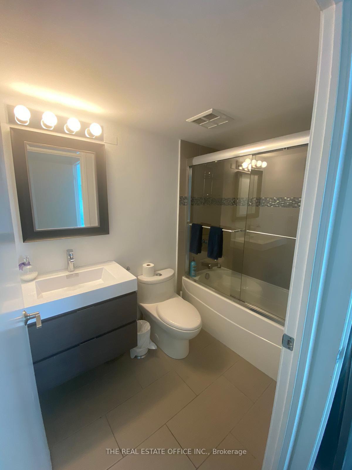 Photo 14 of Unit UPH 2, 219 Fort York Boulevard, Toronto, Niagara — HOMEH