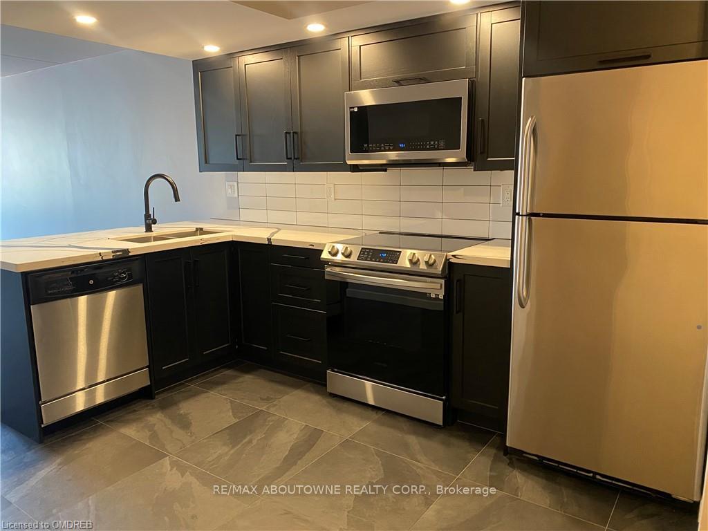 Photo 3 of Unit 305, 100 Bronte Road, Oakville, Bronte — HOMEH