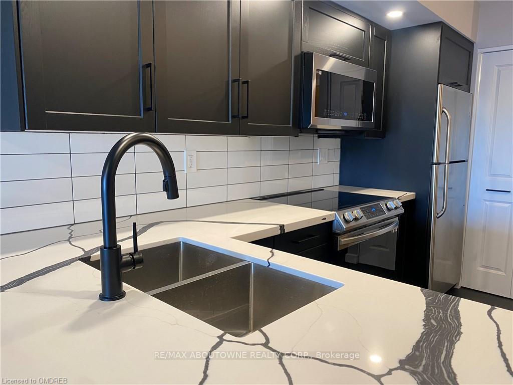 Photo 4 of Unit 305, 100 Bronte Road, Oakville, Bronte — HOMEH
