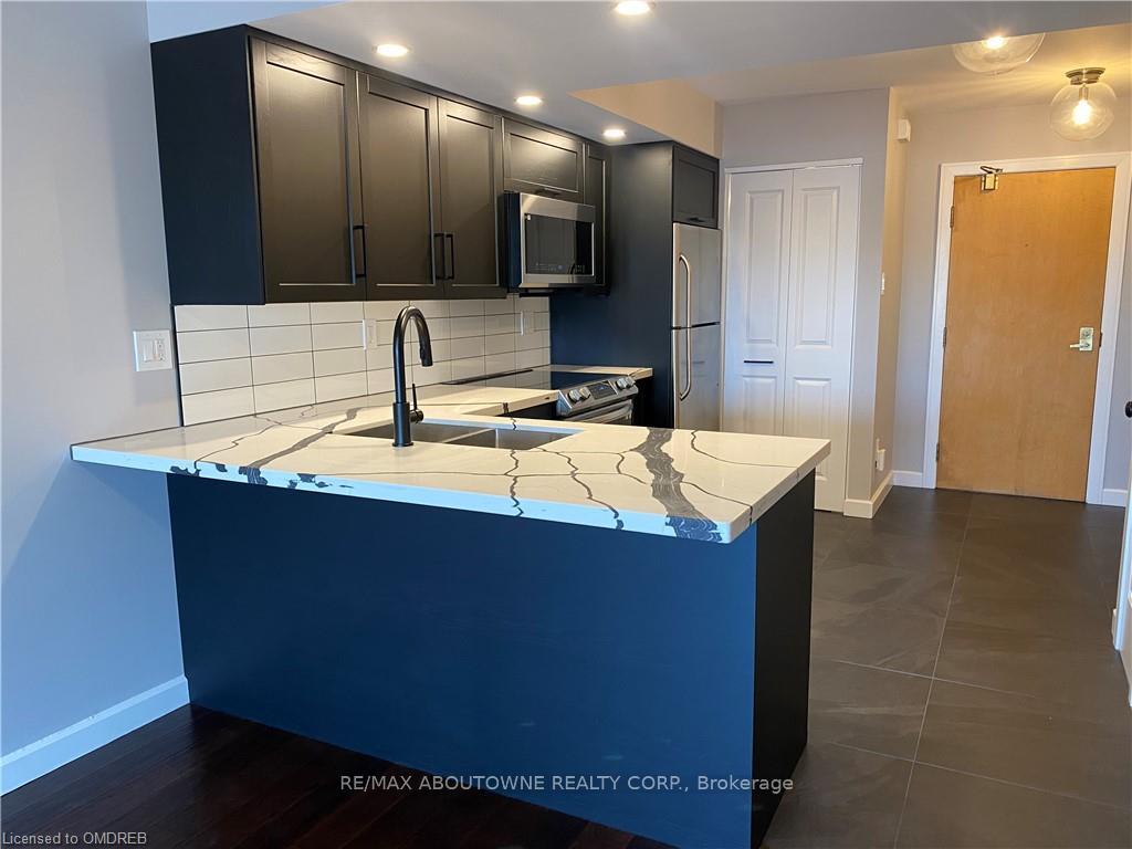 Photo 5 of Unit 305, 100 Bronte Road, Oakville, Bronte — HOMEH