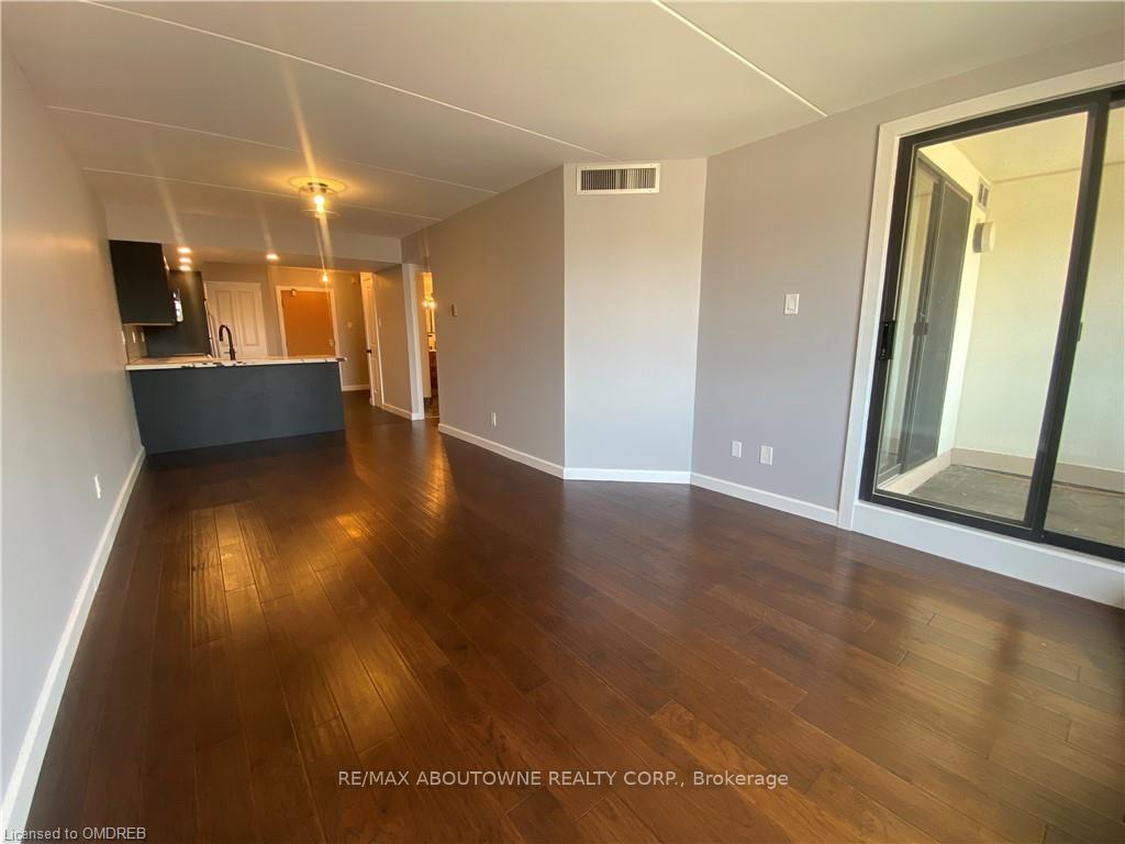 Photo 7 of Unit 305, 100 Bronte Road, Oakville, Bronte — HOMEH