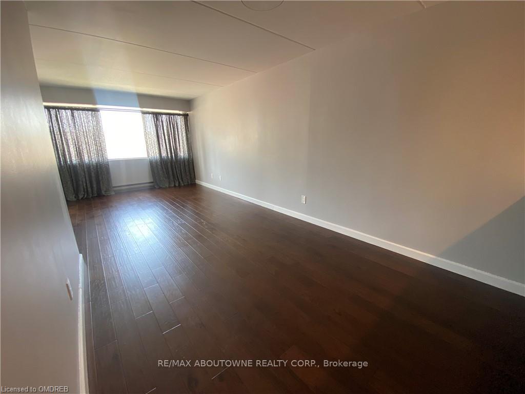 Photo 8 of Unit 305, 100 Bronte Road, Oakville, Bronte — HOMEH