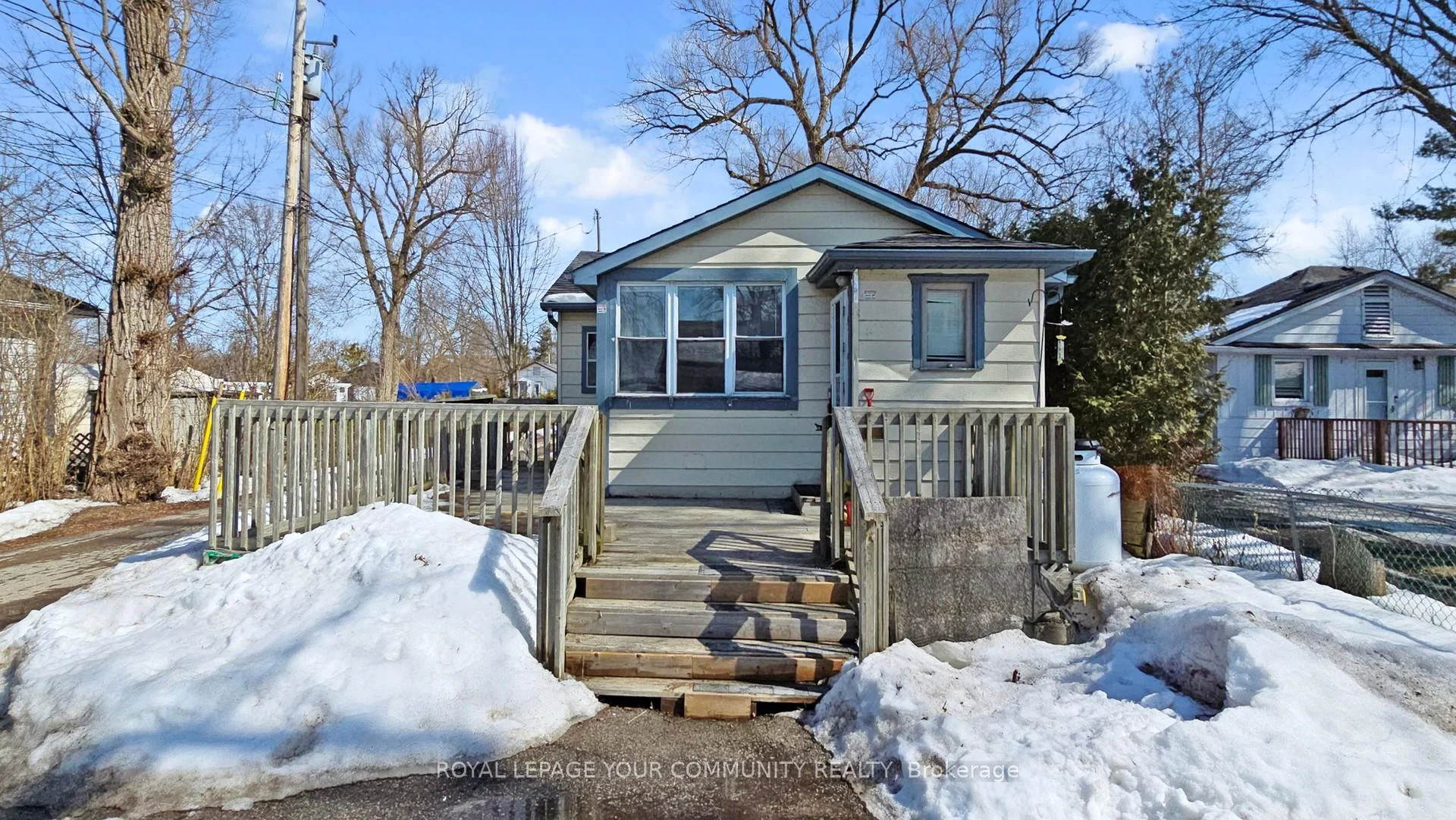 Photo 4 of 546 Lake Drive S, Georgina, Keswick South — HOMEH