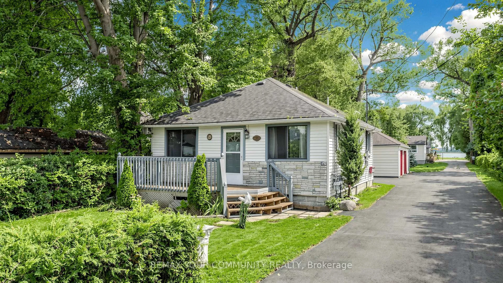 Photo 9 of 546 Lake Drive S, Georgina, Keswick South — HOMEH