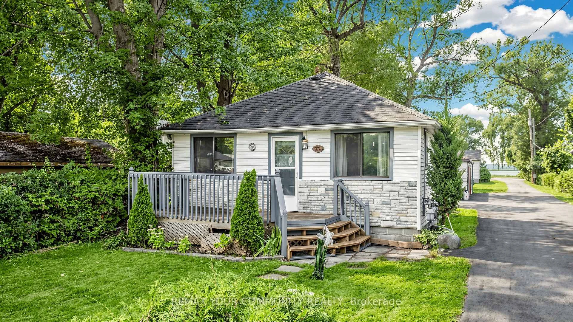 Photo 12 of 546 Lake Drive S, Georgina, Keswick South — HOMEH