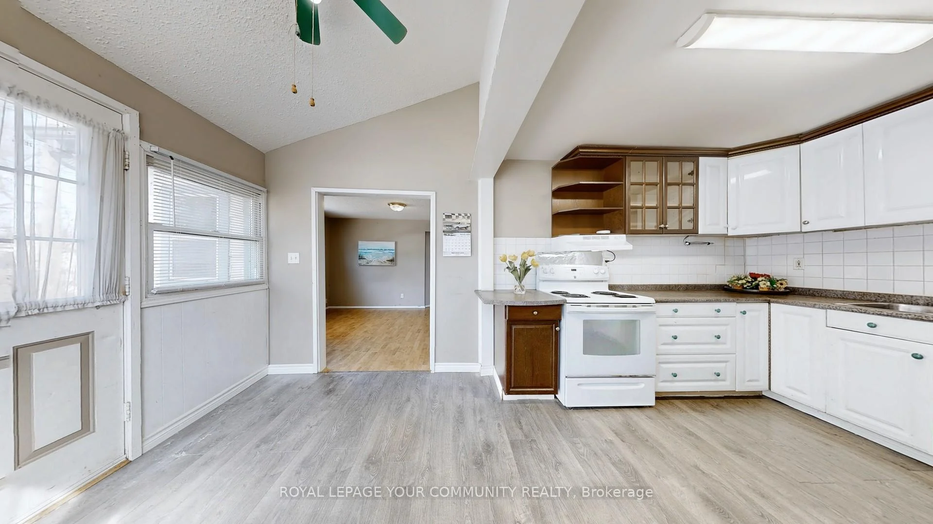 Photo 17 of 546 Lake Drive S, Georgina, Keswick South — HOMEH