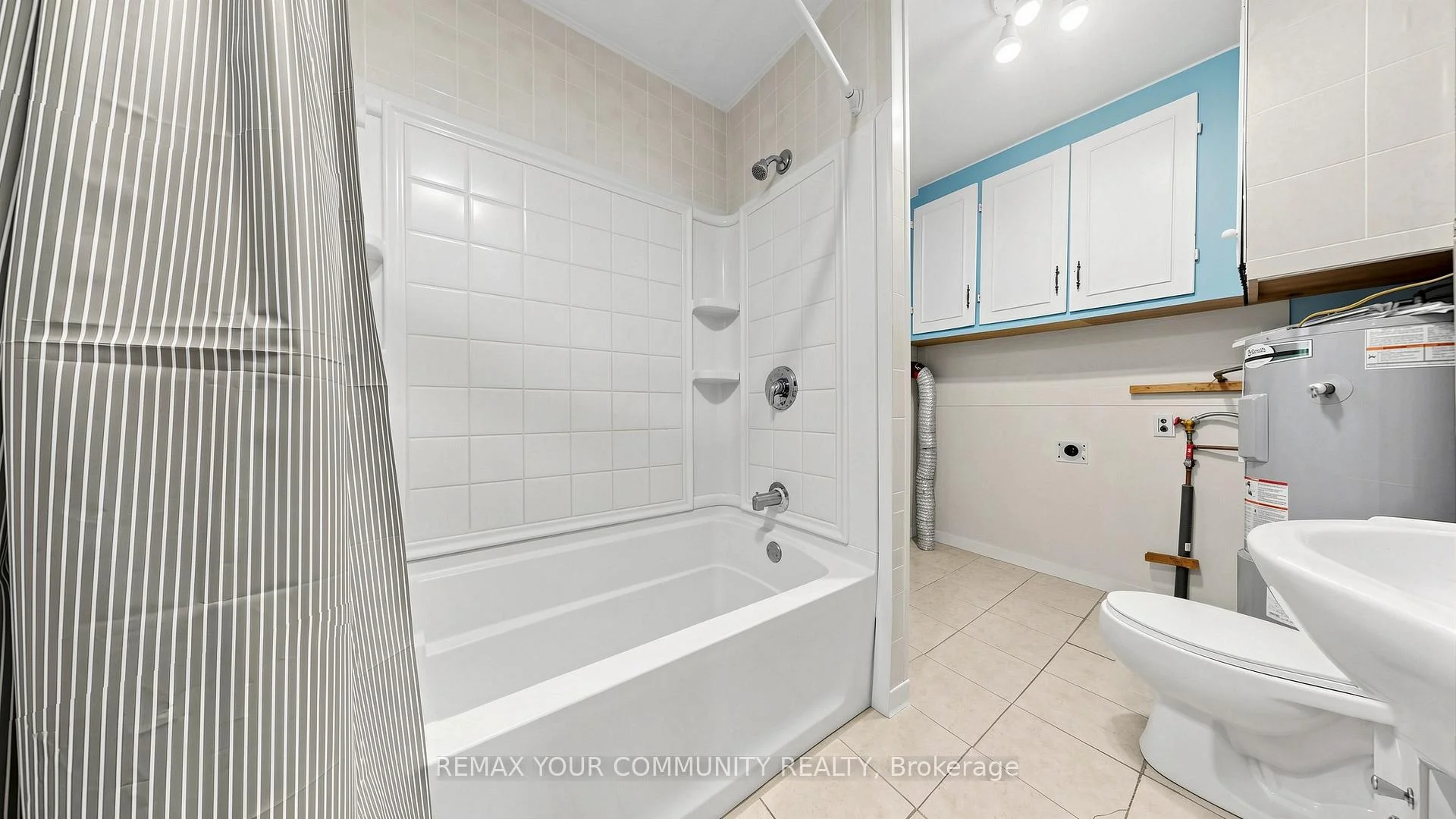 Photo 57 of 546 Lake Drive S, Georgina, Keswick South — HOMEH