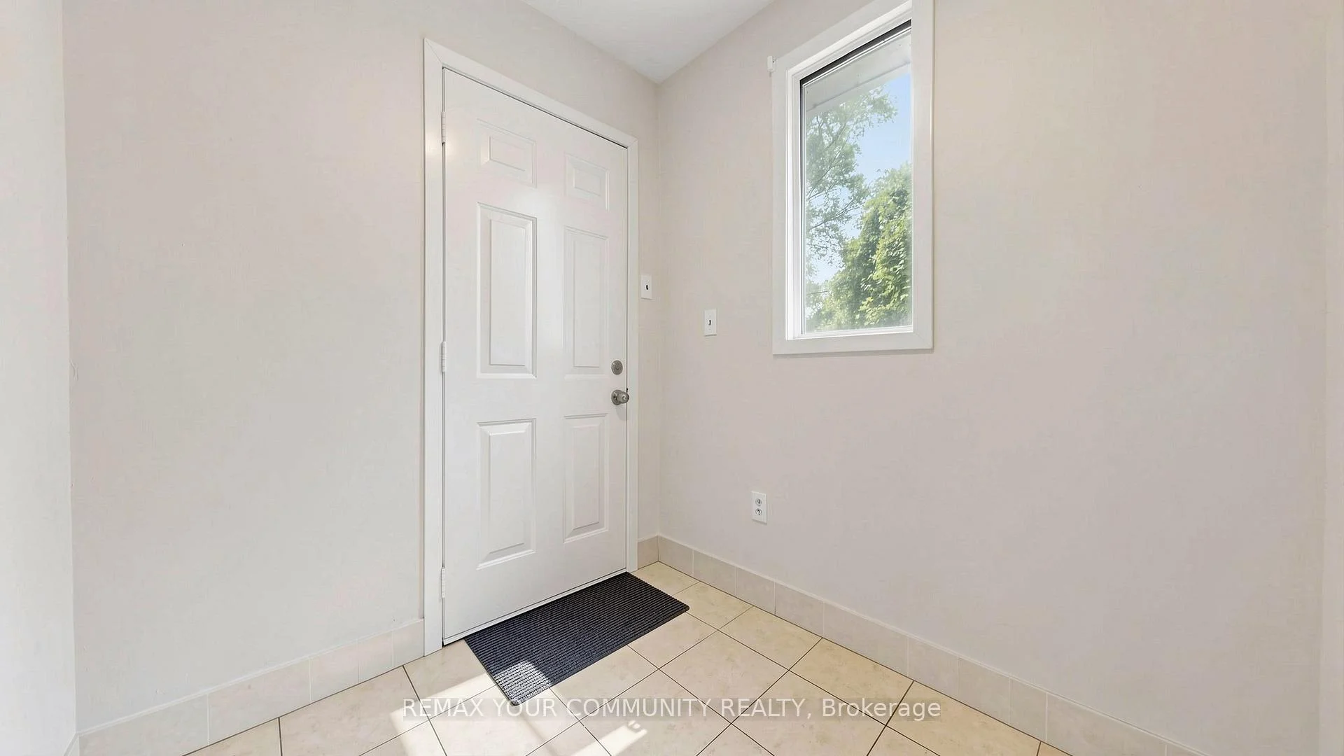Photo 61 of 546 Lake Drive S, Georgina, Keswick South — HOMEH