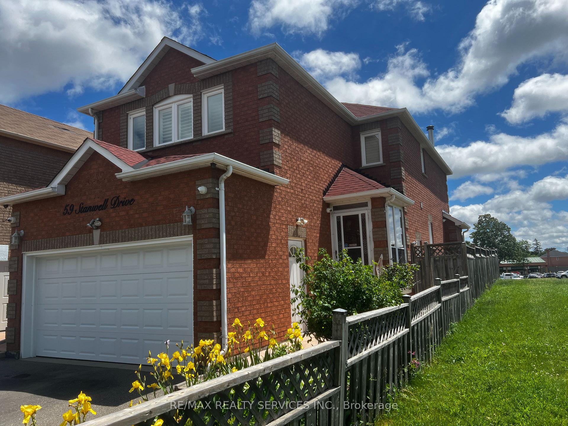 Photo 5 of 59 Stanwell Drive, Brampton, Heart Lake West — HOMEH