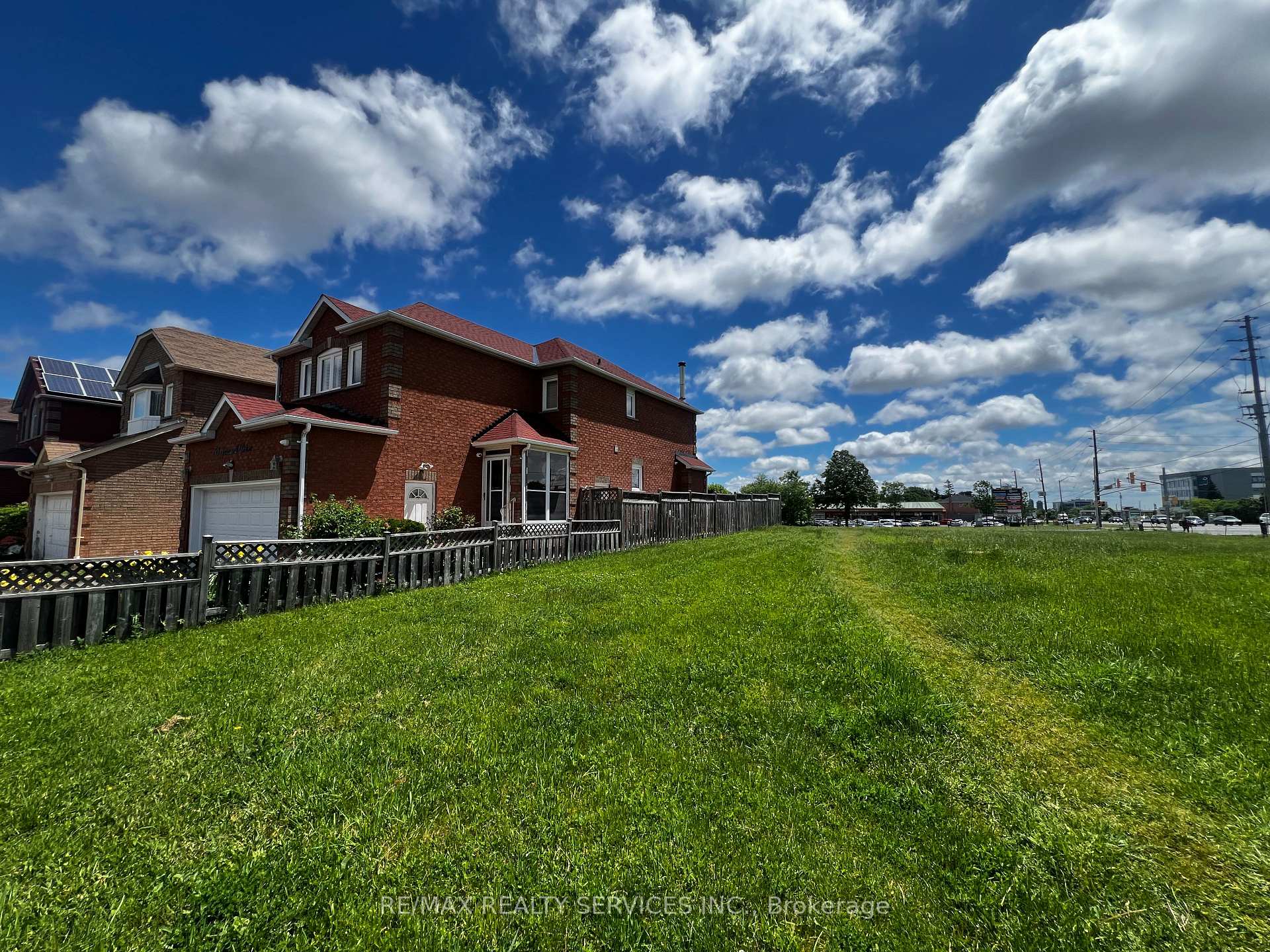 Photo 7 of 59 Stanwell Drive, Brampton, Heart Lake West — HOMEH