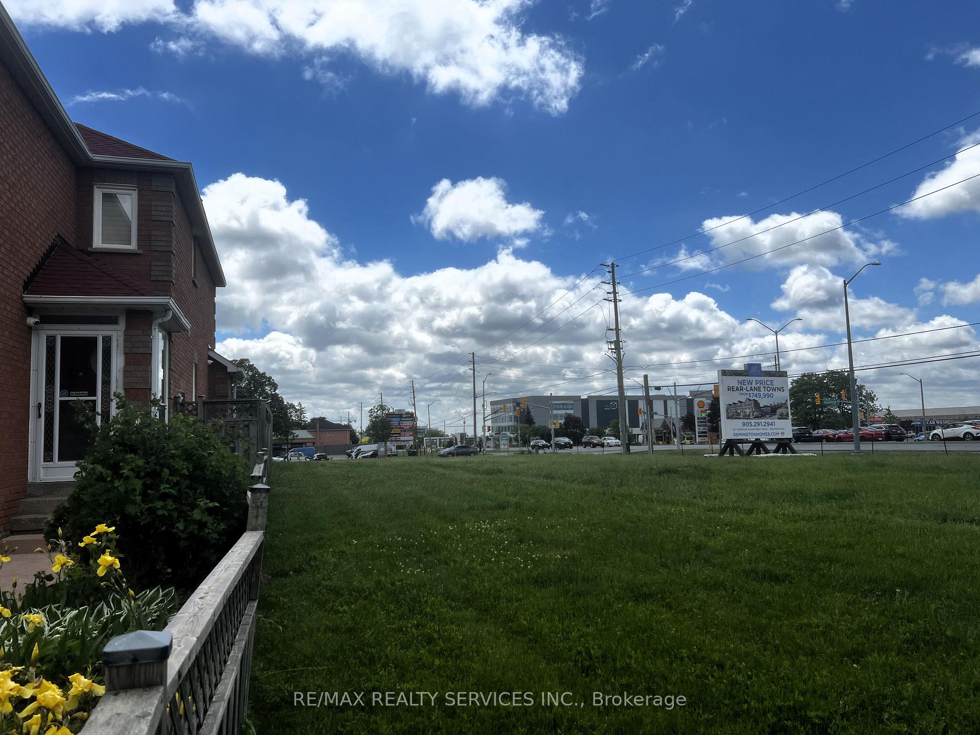 Photo 8 of 59 Stanwell Drive, Brampton, Heart Lake West — HOMEH