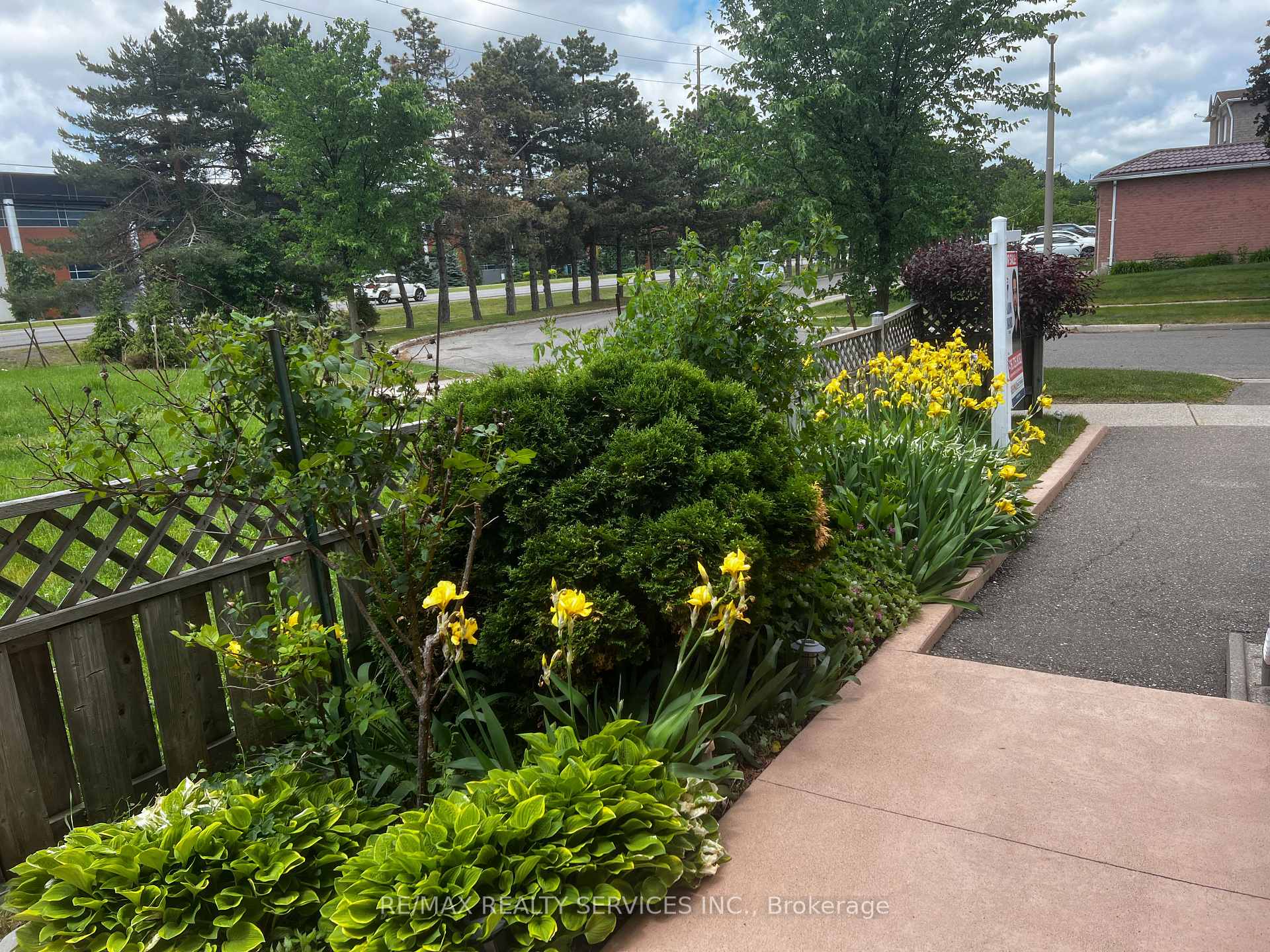 Photo 9 of 59 Stanwell Drive, Brampton, Heart Lake West — HOMEH