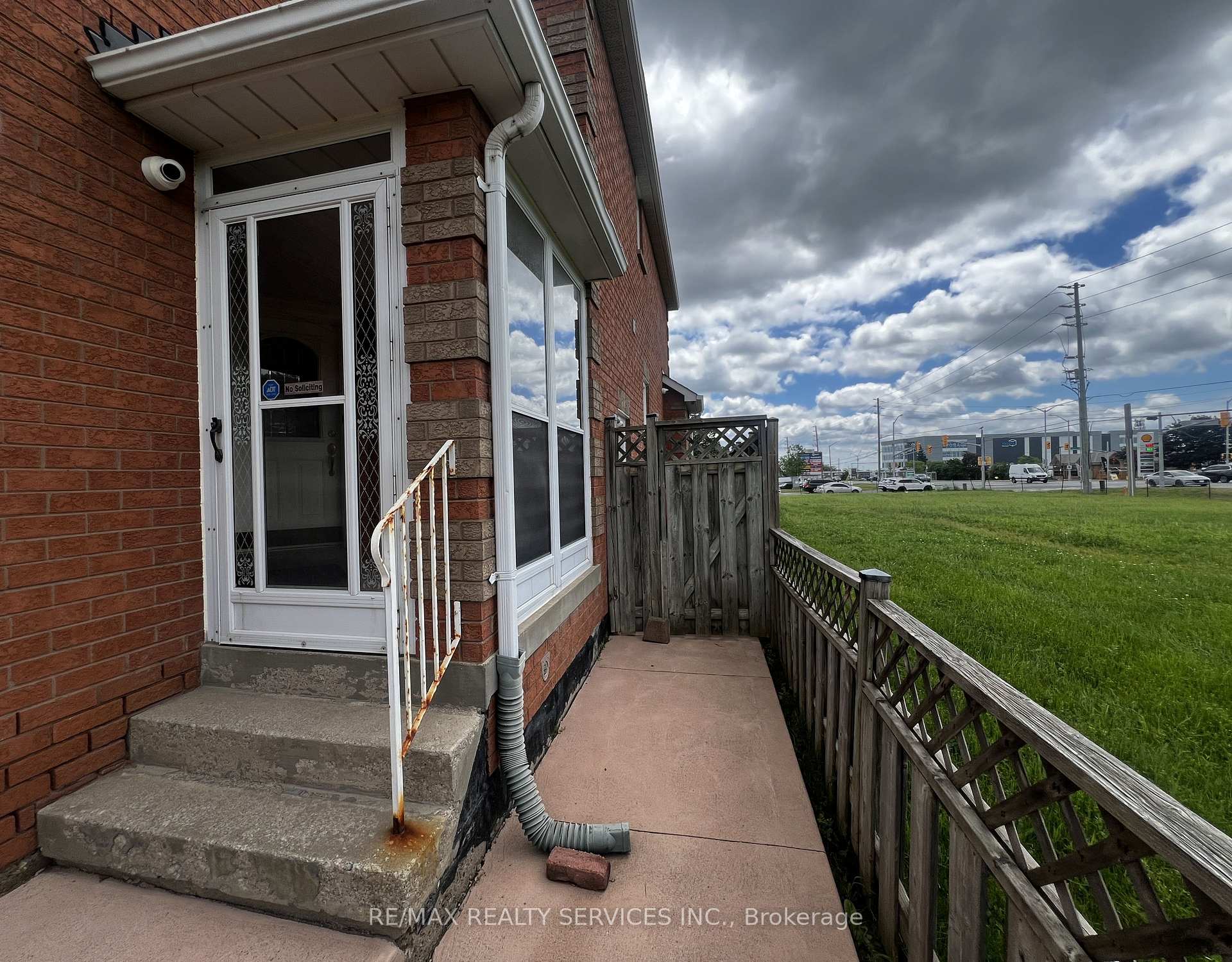 Photo 11 of 59 Stanwell Drive, Brampton, Heart Lake West — HOMEH