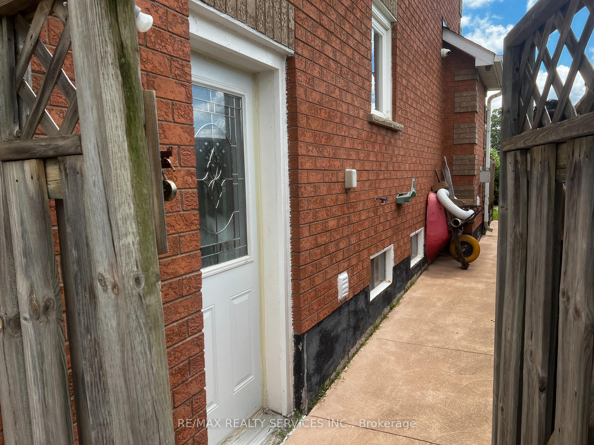Photo 12 of 59 Stanwell Drive, Brampton, Heart Lake West — HOMEH
