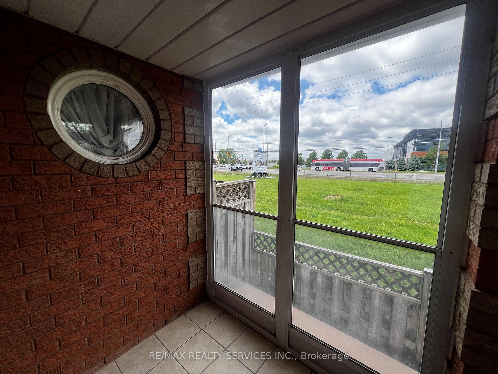 Photo 13 of 59 Stanwell Drive, Brampton, Heart Lake West — HOMEH