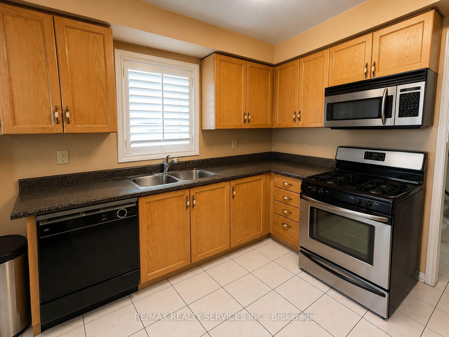 Photo 19 of 59 Stanwell Drive, Brampton, Heart Lake West — HOMEH