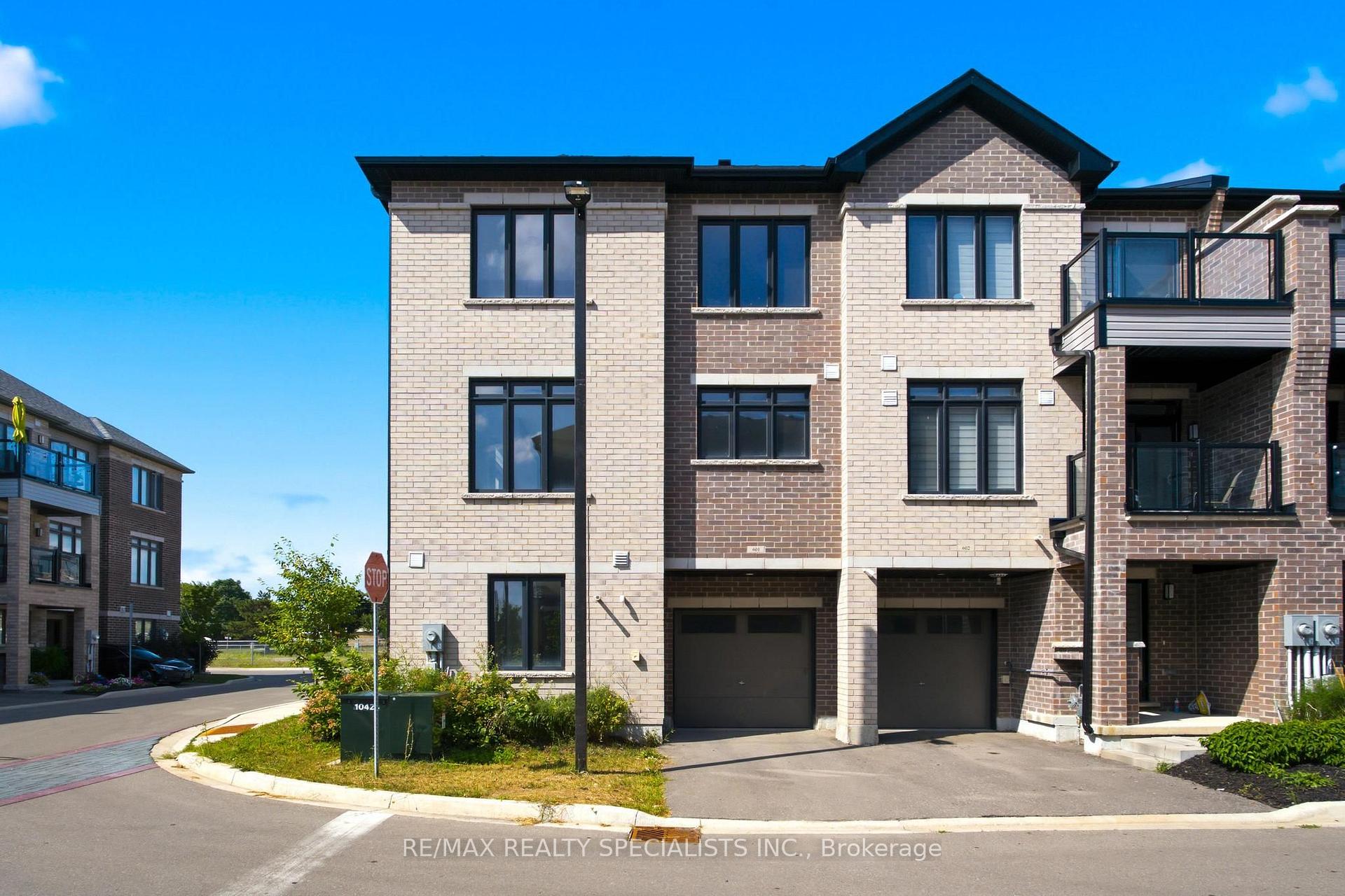 Front of Unit 601, 585 Colborne Street
