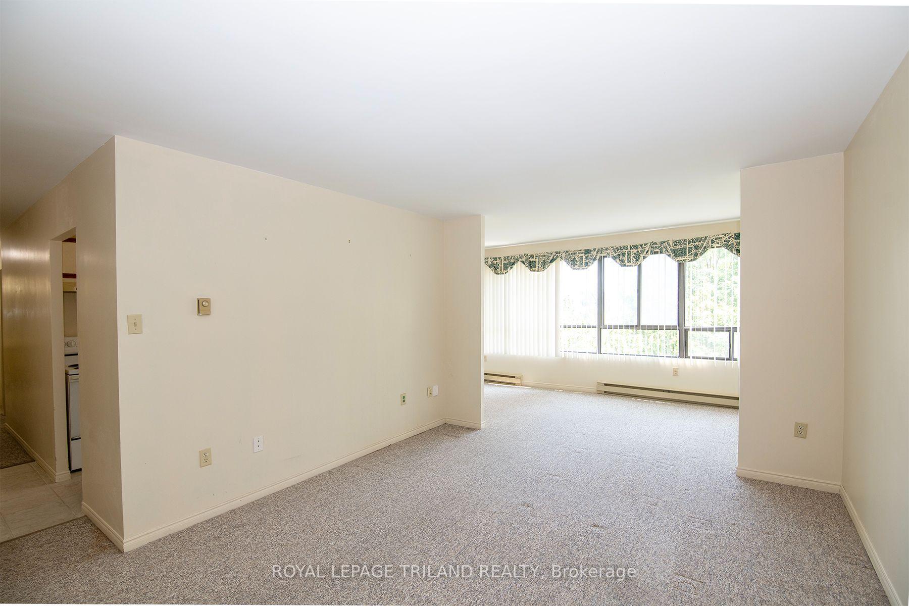 Photo 3 of Unit 507, 135 Base Line Road W, London, South D — HOMEH