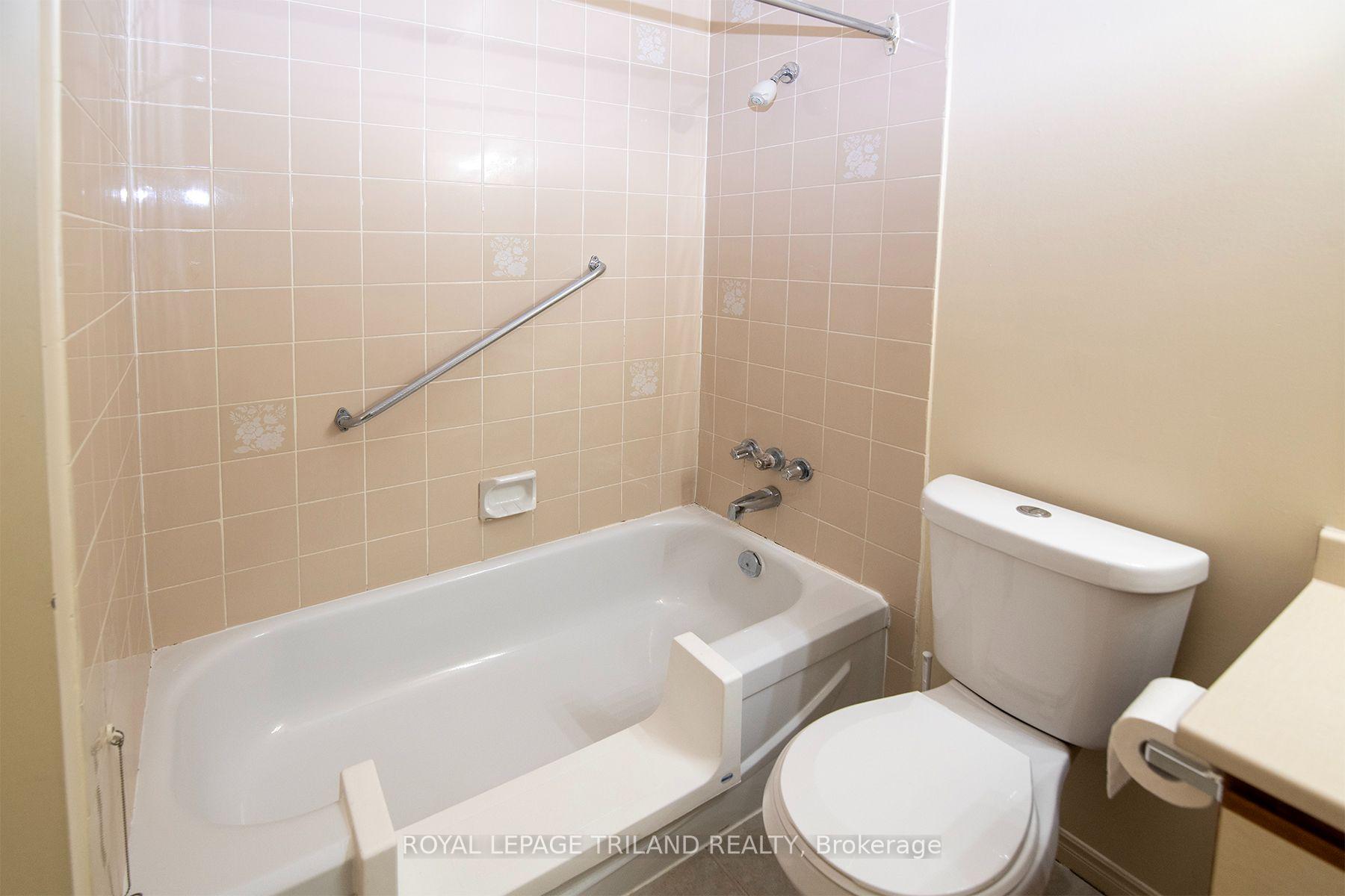 Photo 17 of Unit 507, 135 Base Line Road W, London, South D — HOMEH