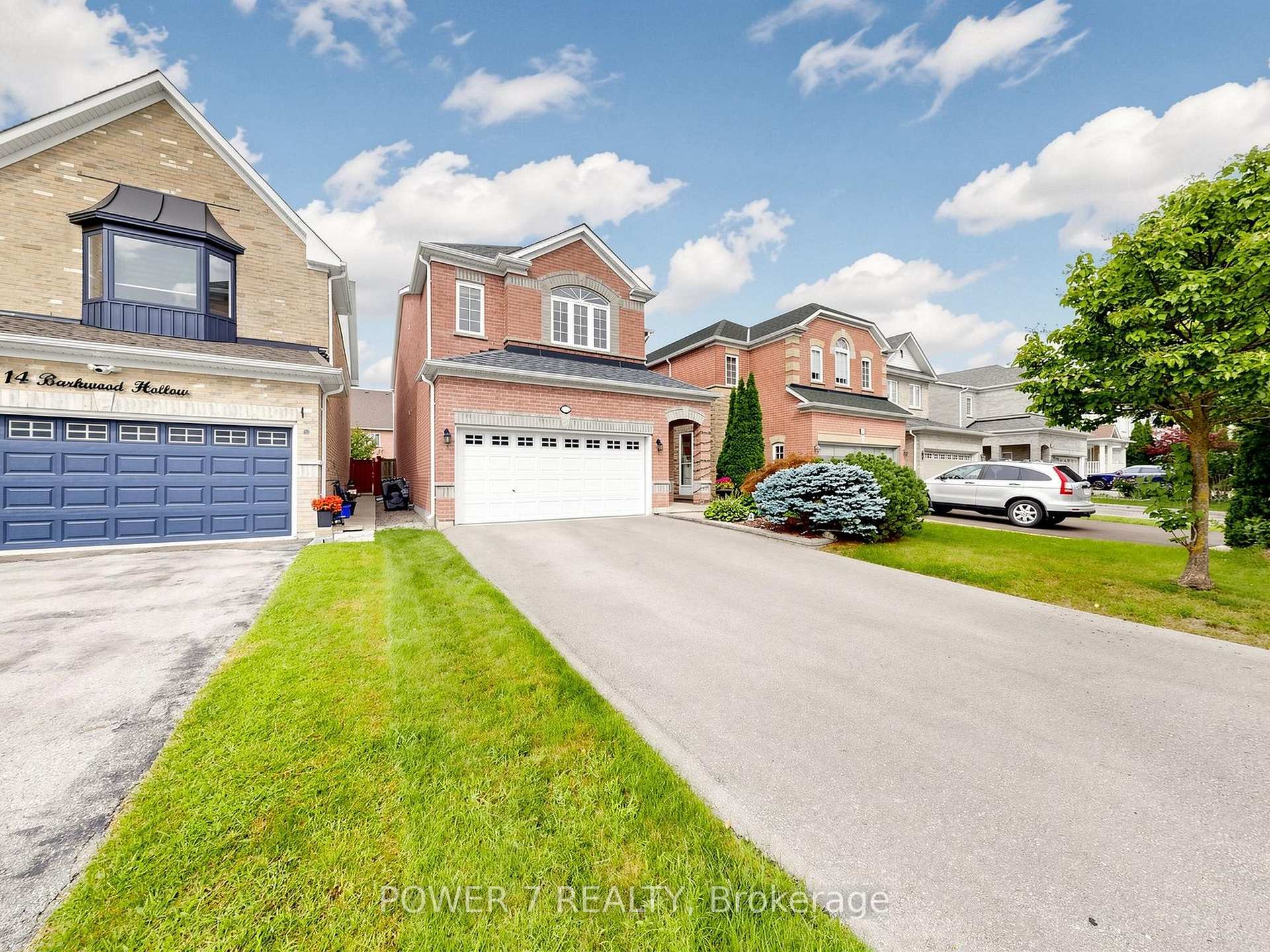 Photo 2 of 16 Barkwood Hollow, Markham, Berczy — HOMEH