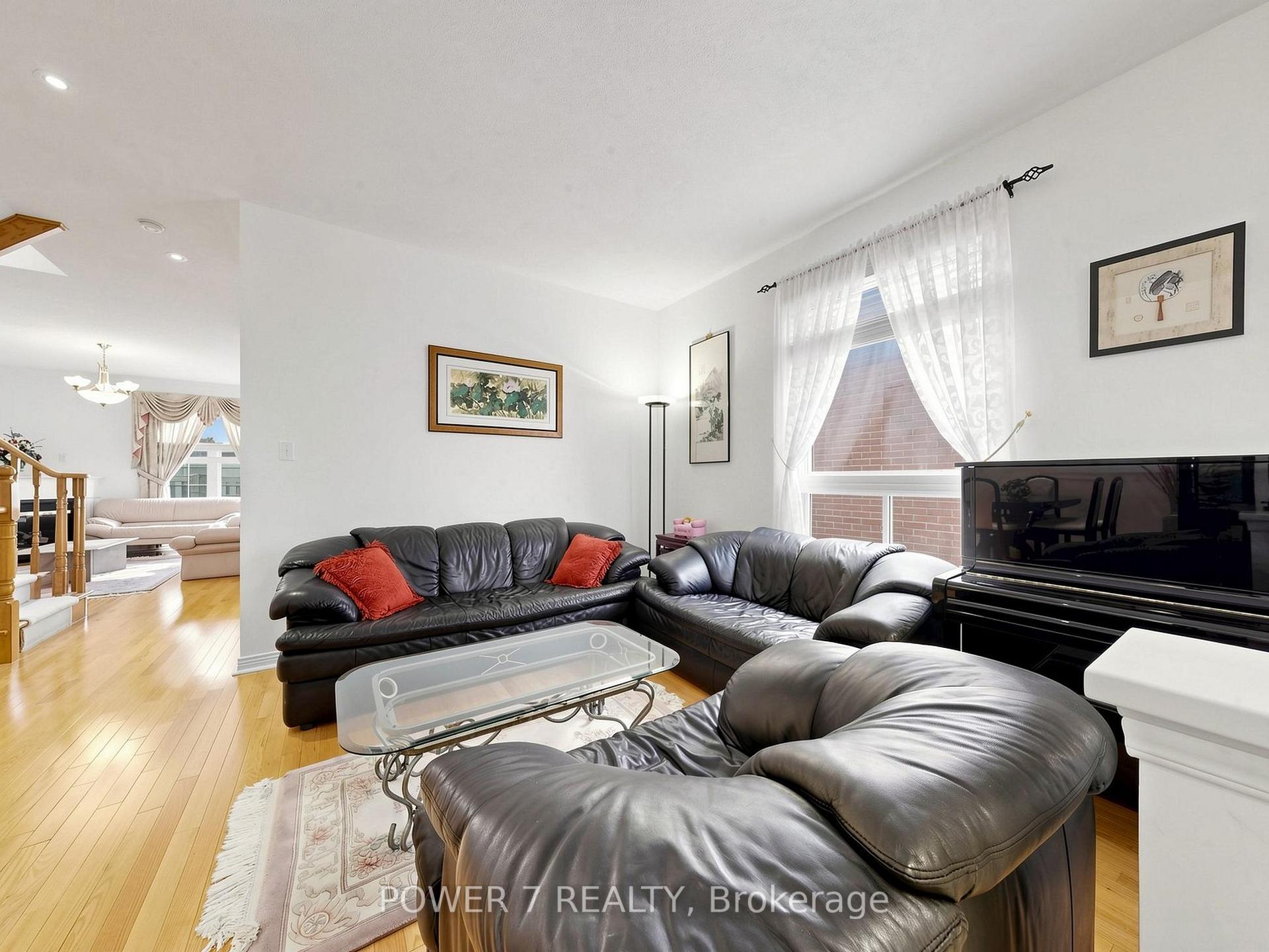 Photo 4 of 16 Barkwood Hollow, Markham, Berczy — HOMEH