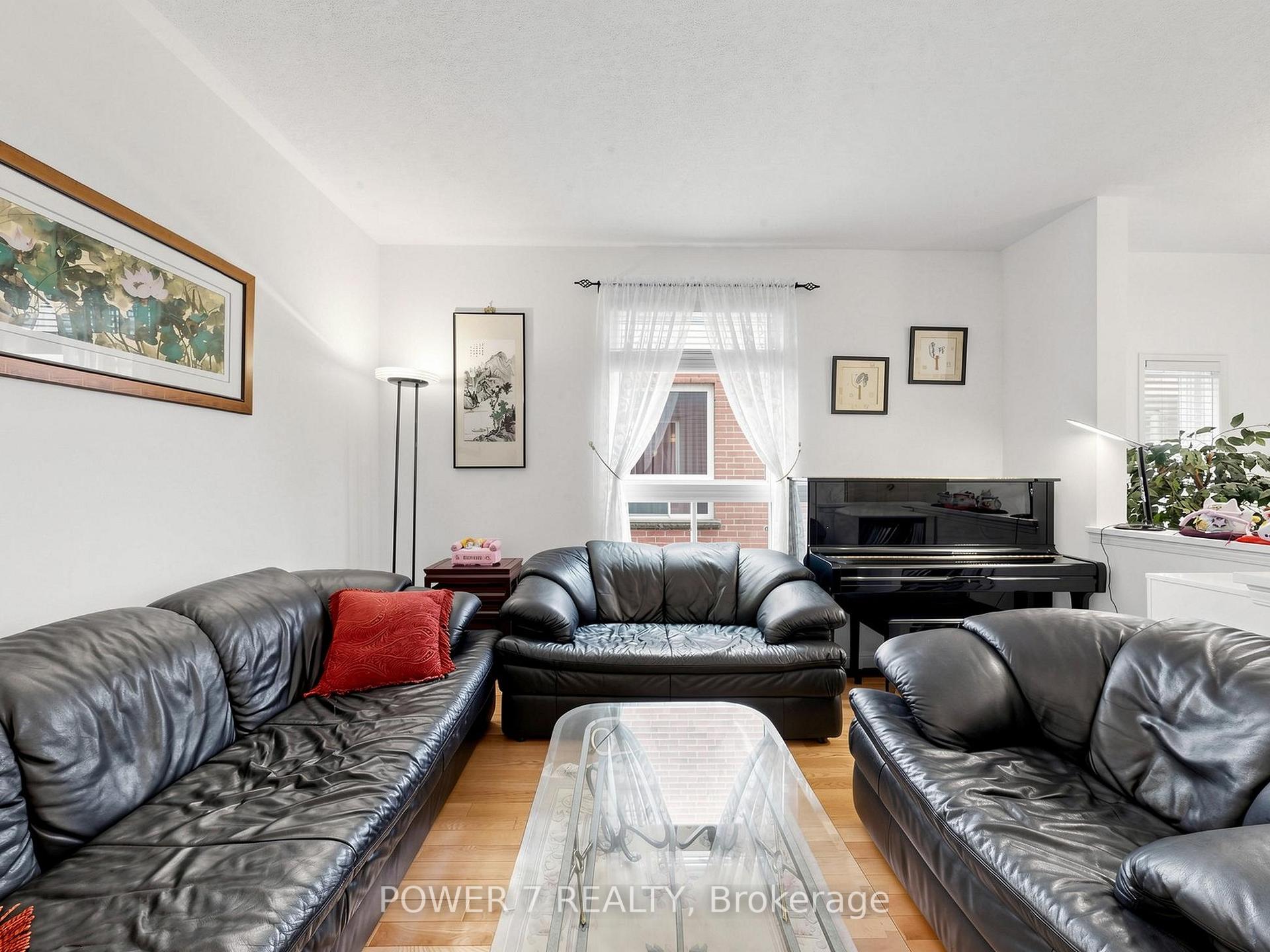 Photo 5 of 16 Barkwood Hollow, Markham, Berczy — HOMEH