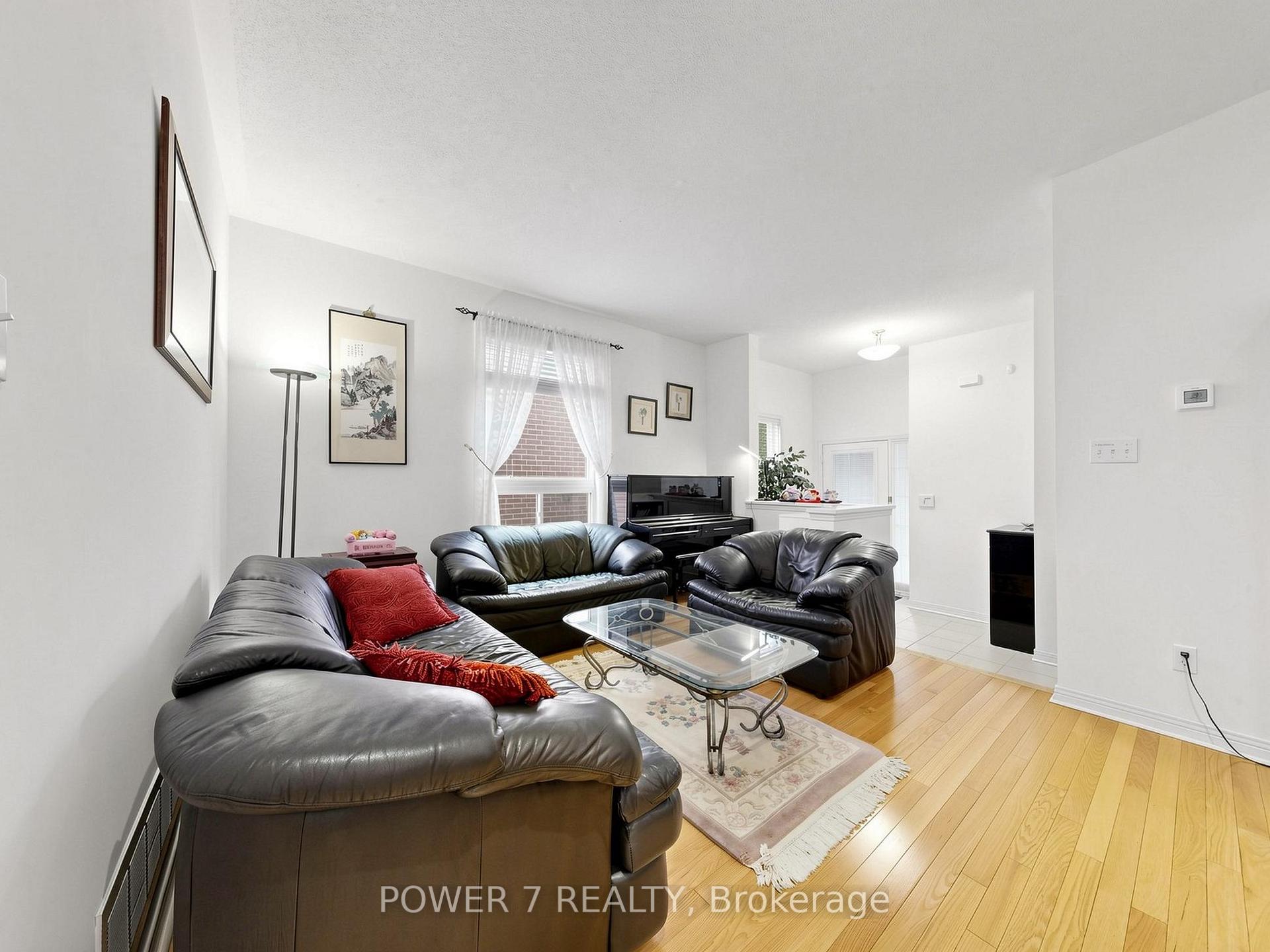 Photo 6 of 16 Barkwood Hollow, Markham, Berczy — HOMEH