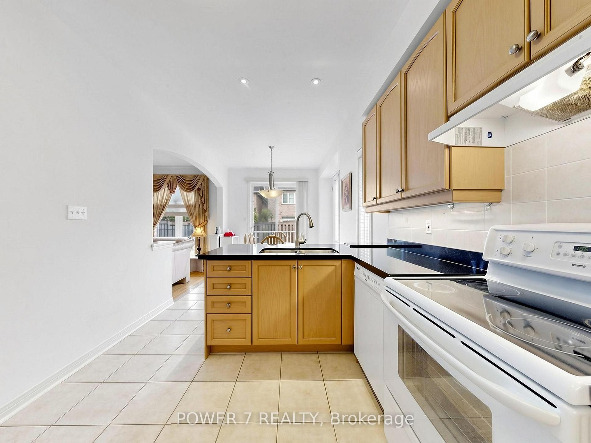 Photo 17 of 16 Barkwood Hollow, Markham, Berczy — HOMEH
