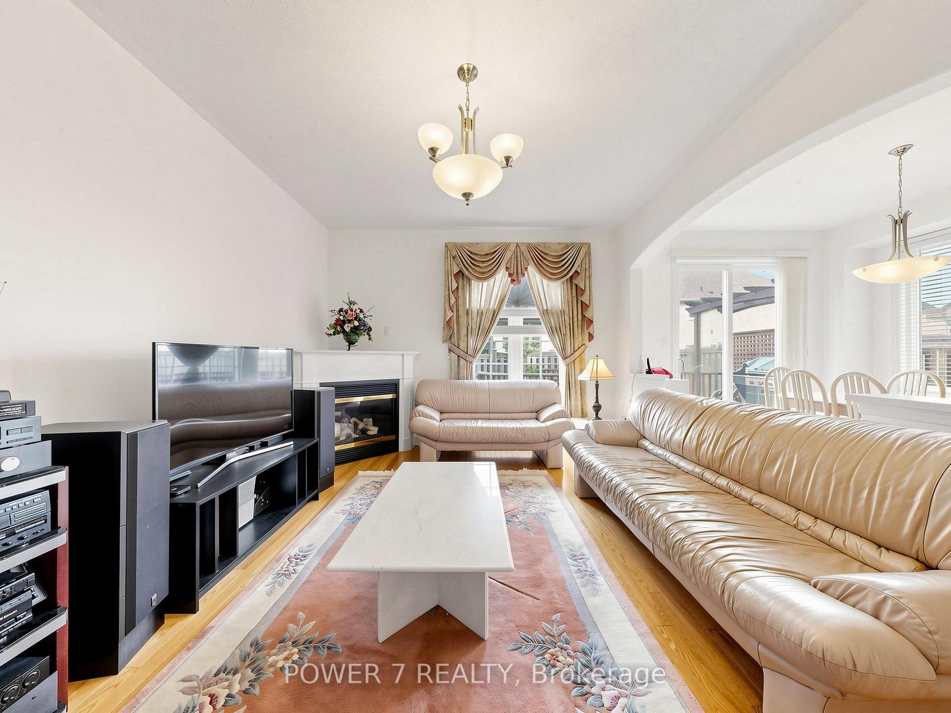 Photo 23 of 16 Barkwood Hollow, Markham, Berczy — HOMEH