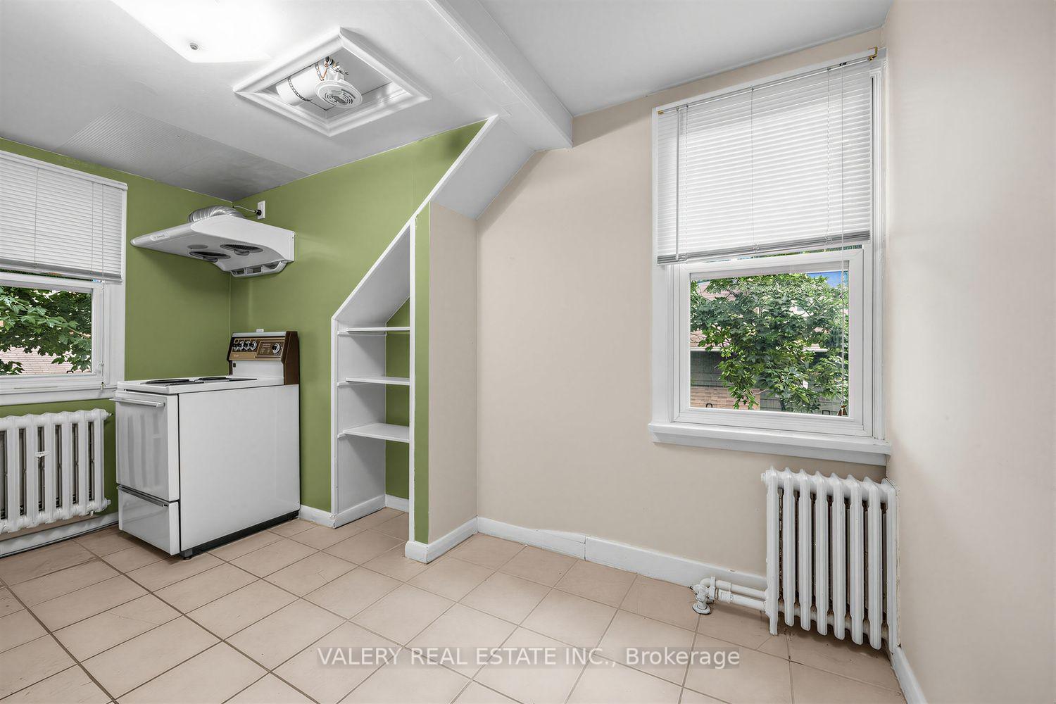 Photo 3 of Unit 4, 8 Thirty Third Street, Etobicoke, Long Branch — HOMEH