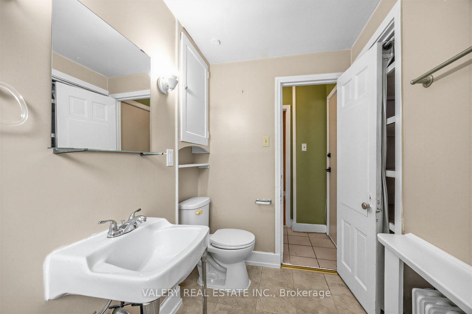 Photo 10 of Unit 4, 8 Thirty Third Street, Etobicoke, Long Branch — HOMEH