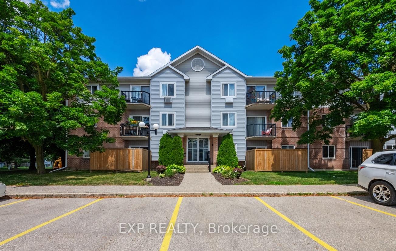 Photo 3 of Unit 301, 276 Eiwo Court, Waterloo, Lexington — HOMEH