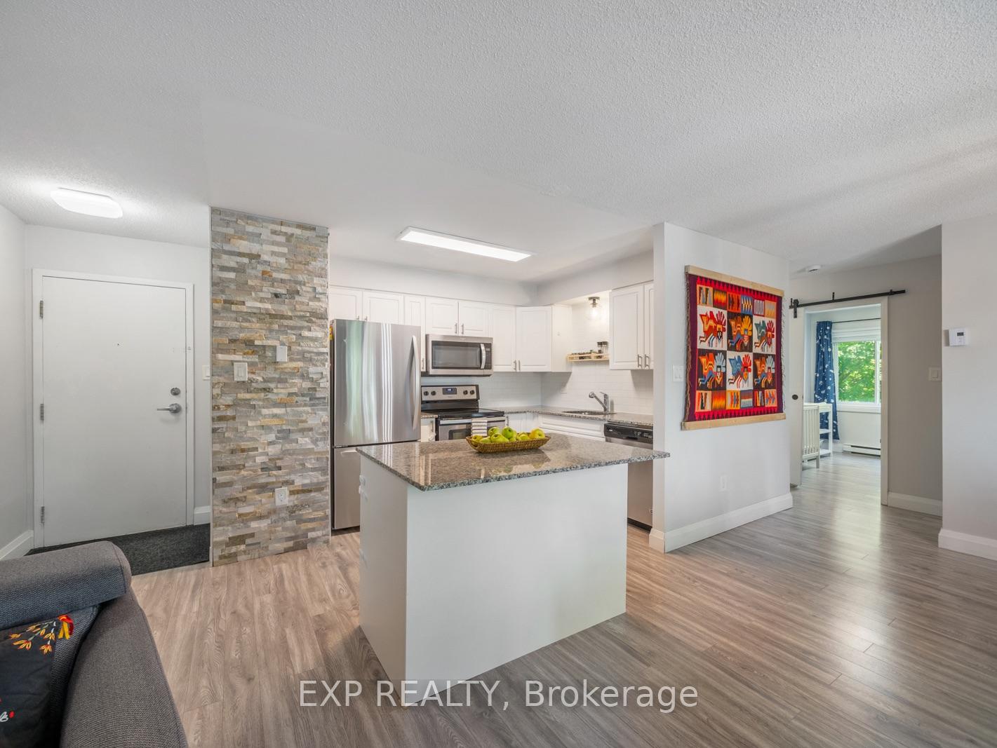Photo 5 of Unit 301, 276 Eiwo Court, Waterloo, Lexington — HOMEH