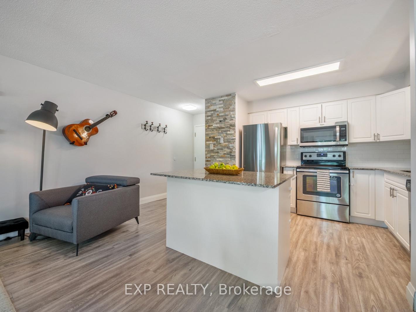 Photo 6 of Unit 301, 276 Eiwo Court, Waterloo, Lexington — HOMEH