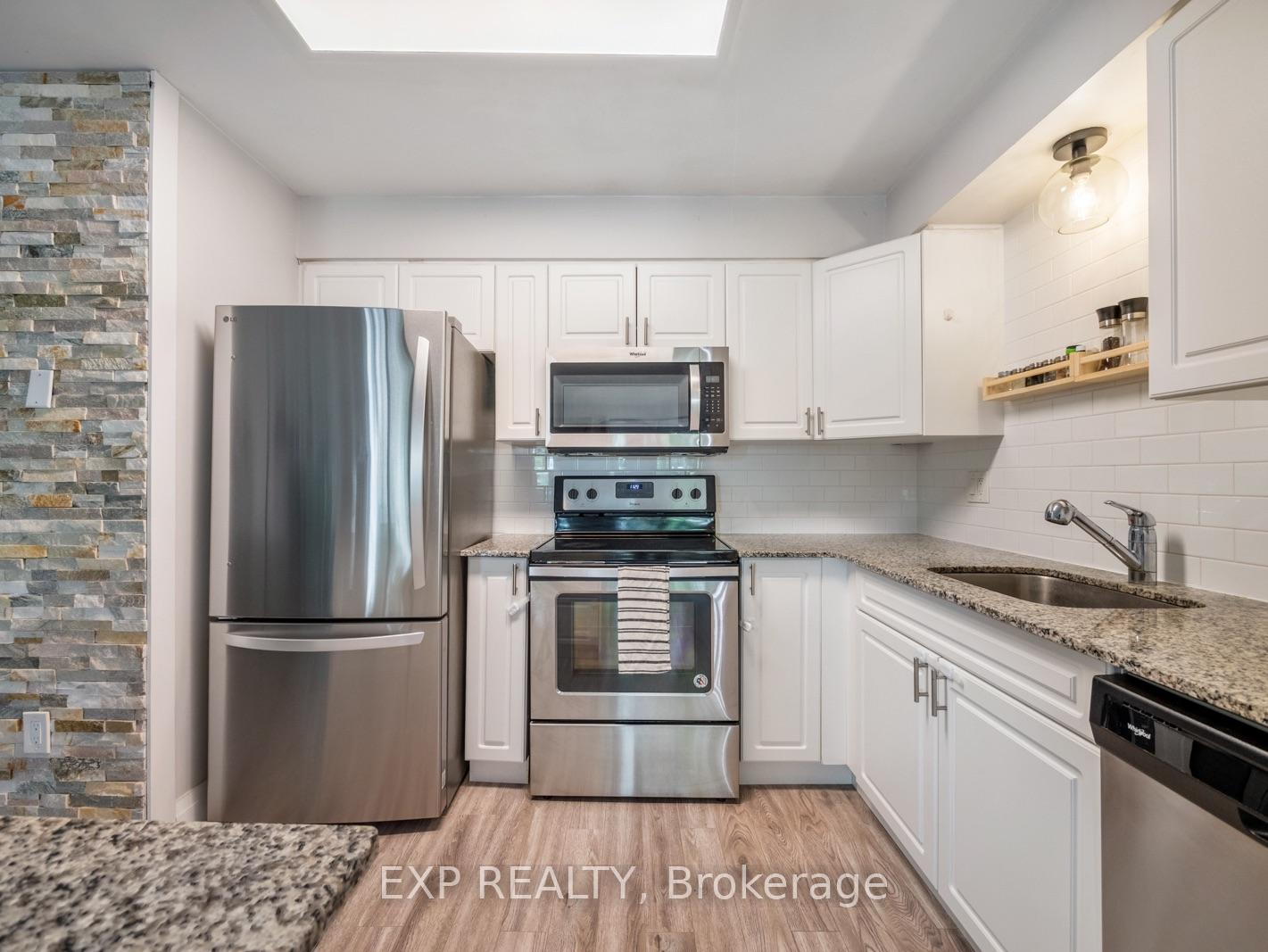 Photo 7 of Unit 301, 276 Eiwo Court, Waterloo, Lexington — HOMEH