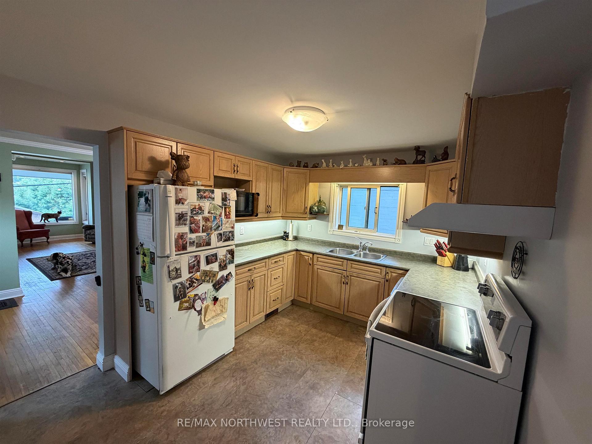 Photo 5 of 512 Third Street South, Kenora, Central — HOMEH