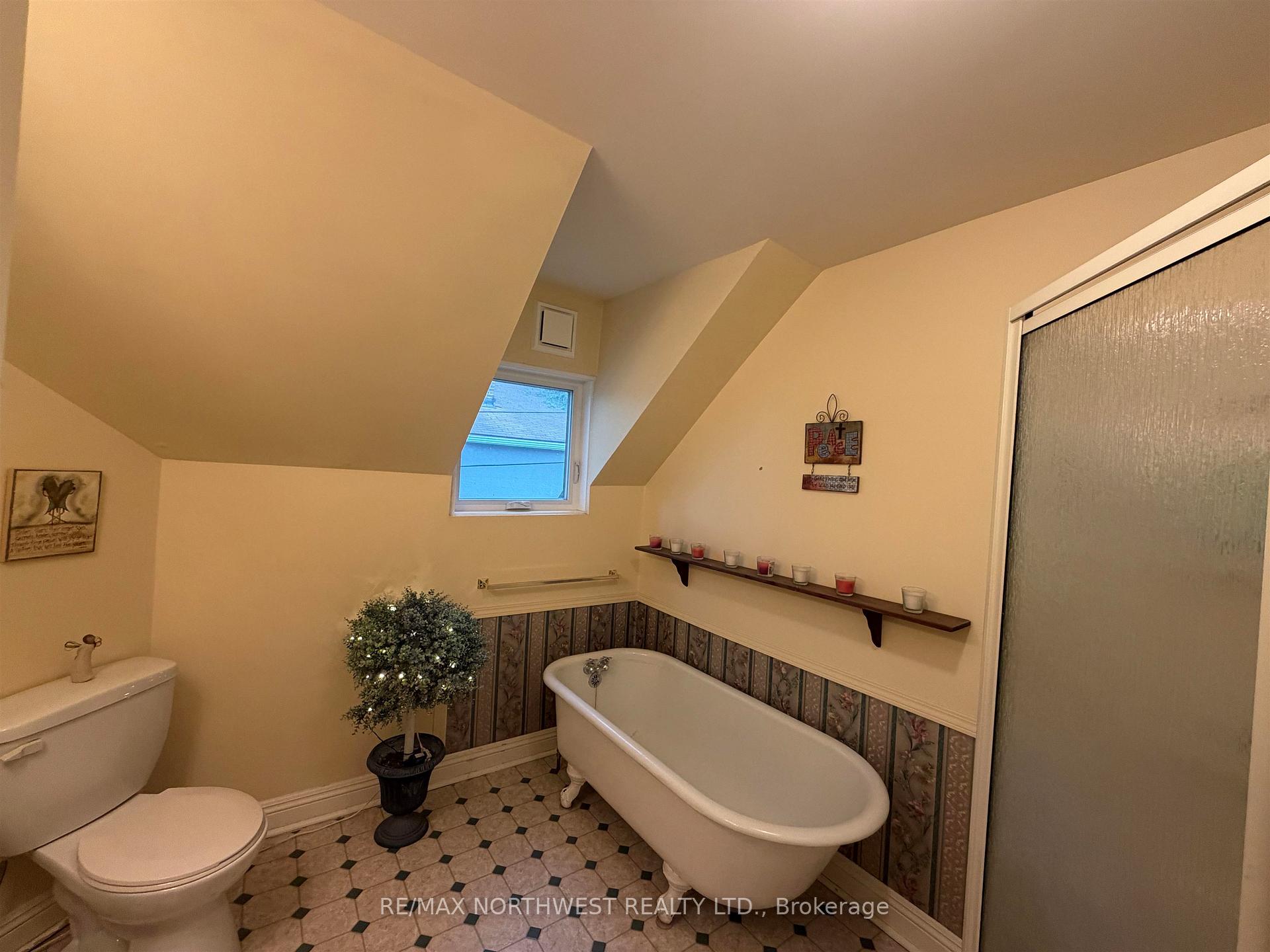Photo 15 of 512 Third Street South, Kenora, Central — HOMEH
