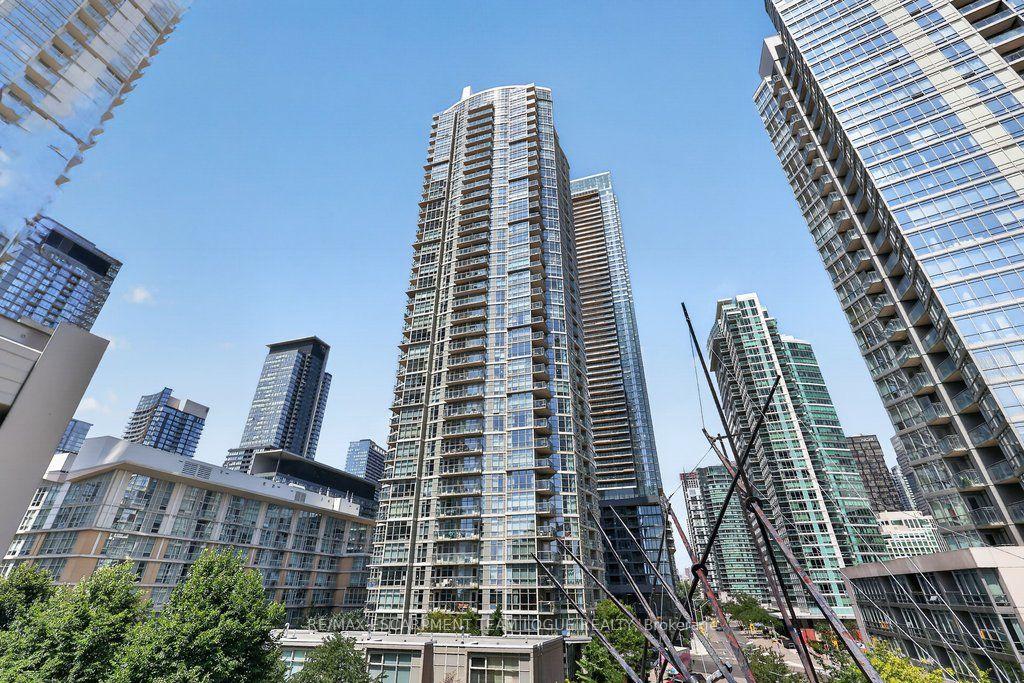 Front of Unit 2109, 10 Navy Wharf Court